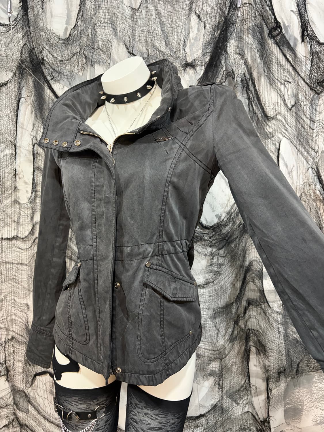 guess shirring back embroidery jacket 상품이미지6