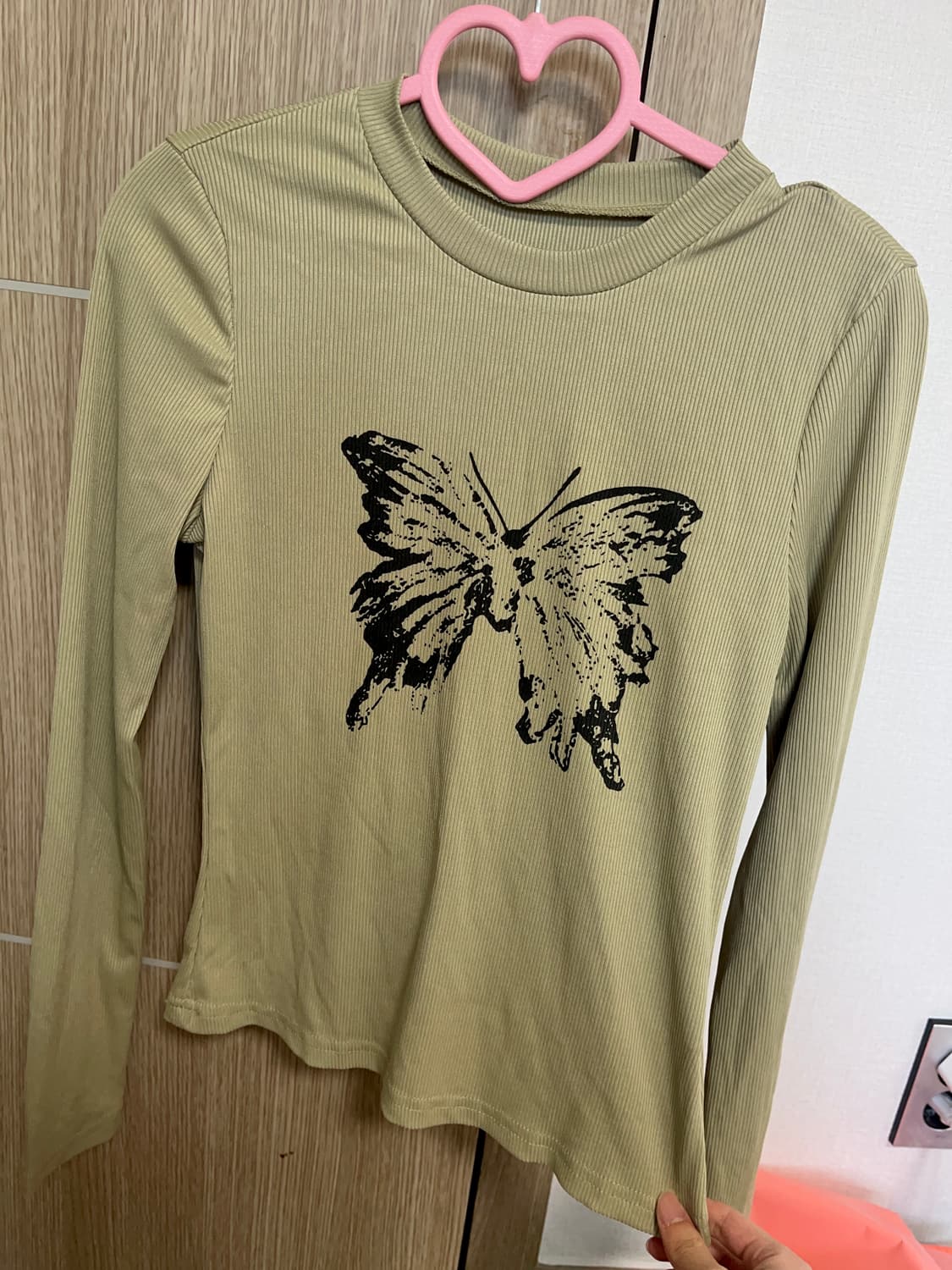 카키색 나비 티 상품이미지1