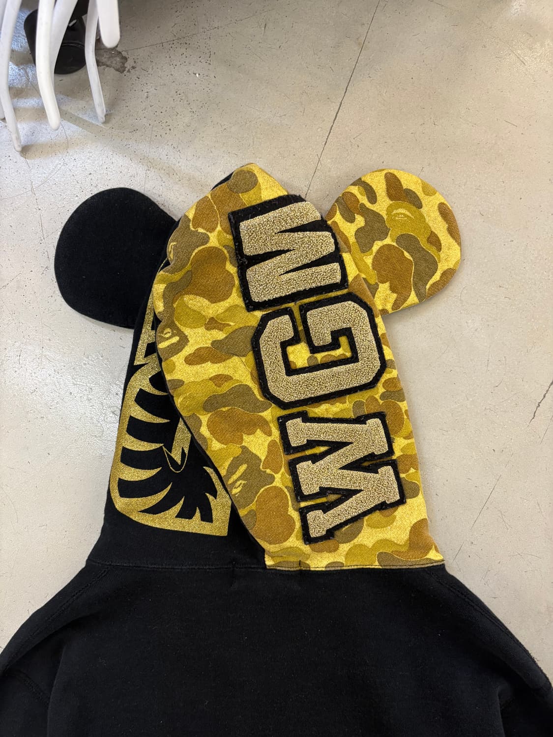 베이프 골드 카모 베어브릭 샤크 후드 집업 상품이미지3