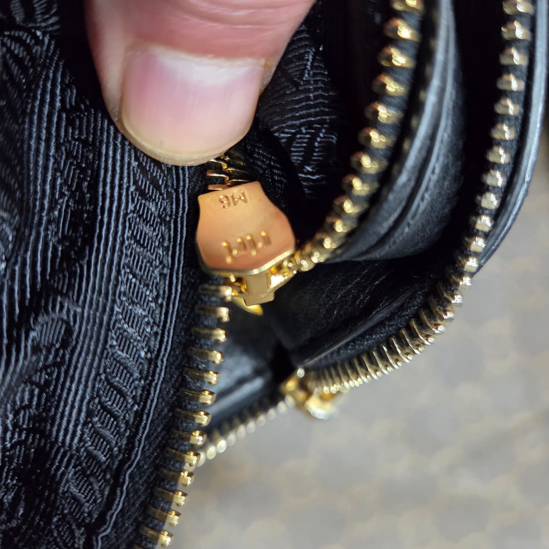 프라다 미듐 숄더백 상품이미지6