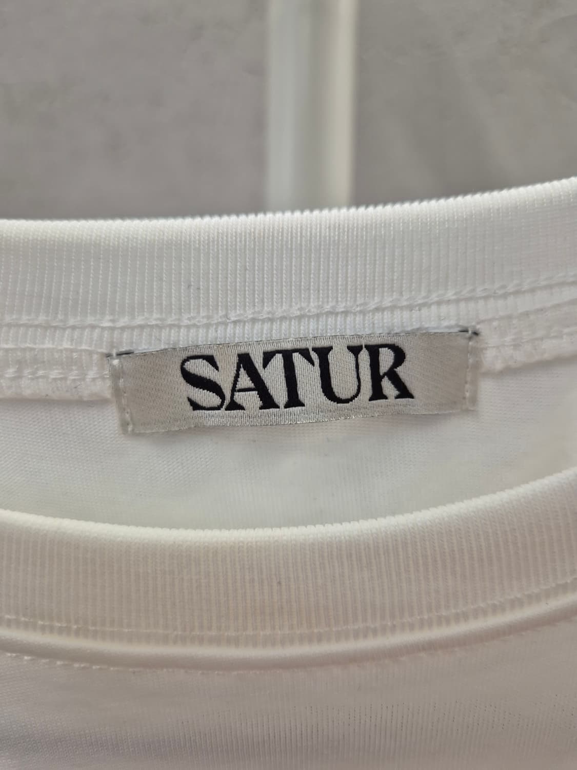 SATUR 화이트 XL 반팔티 상품이미지6