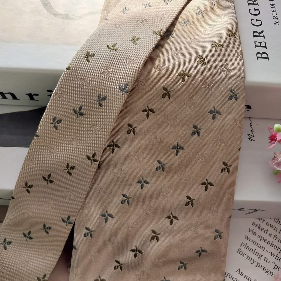 아이그너 실크 진베이지 나뭇잎 자수 넥타이 9.1cm A+등급 K1412 상품이미지3