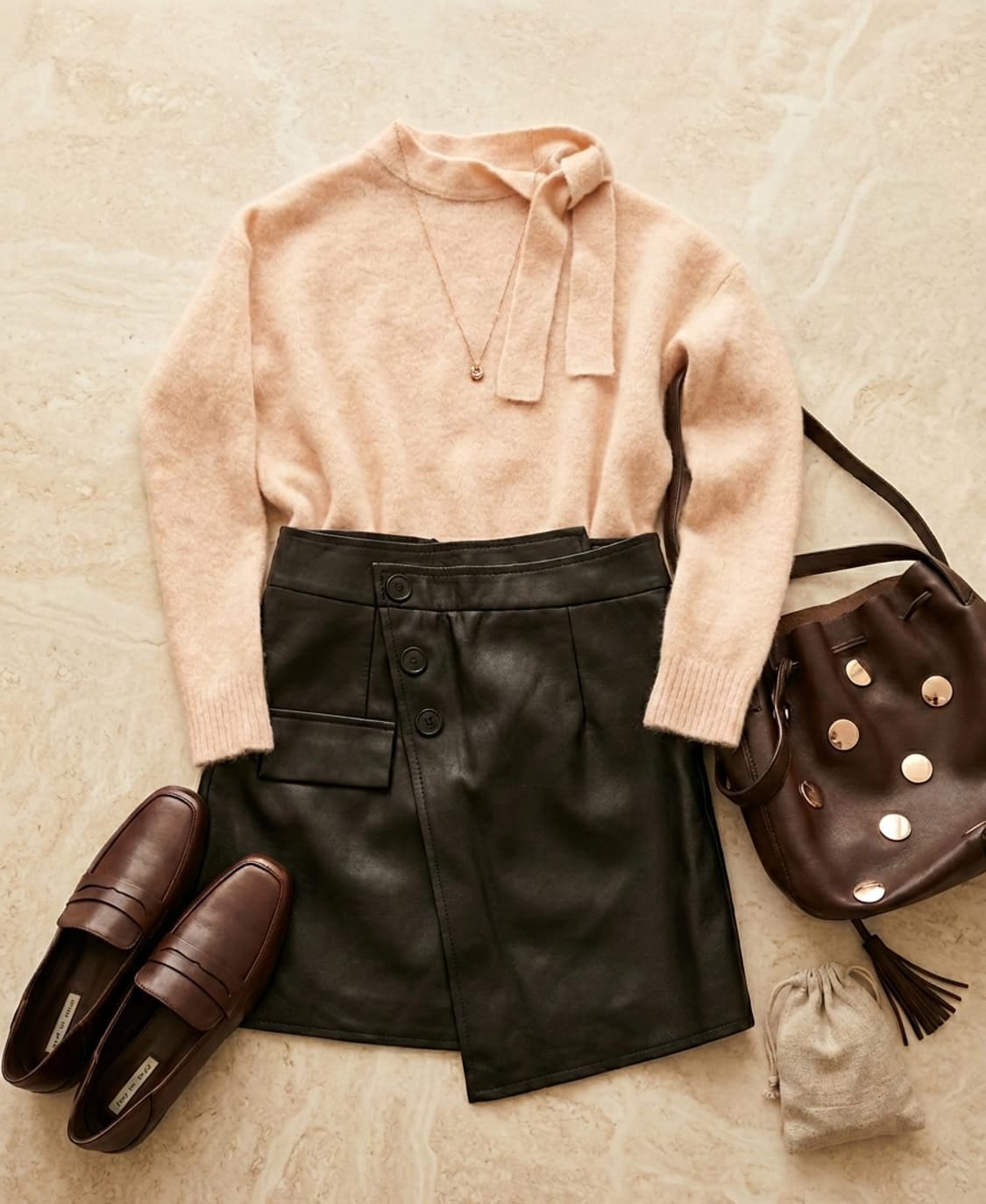 버튼 포인트 레자가죽 랩 미니스커트 상품이미지1