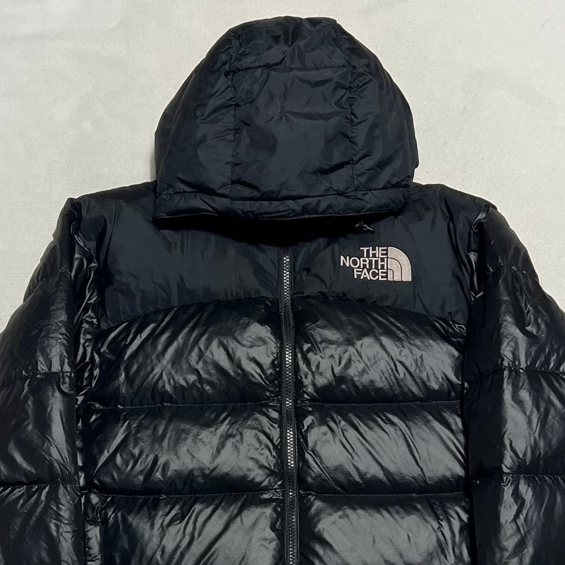 90 노스페이스 눕시 700 블랙 유광 구스다운 후드 패딩 상품이미지1