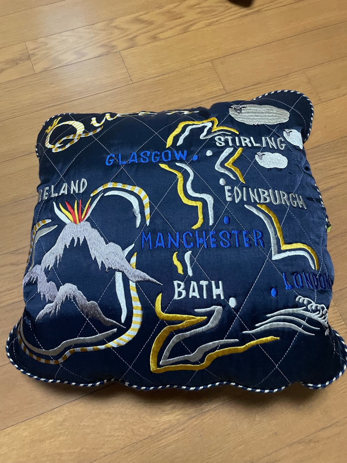 캐피탈 필로우 점퍼 상품이미지3