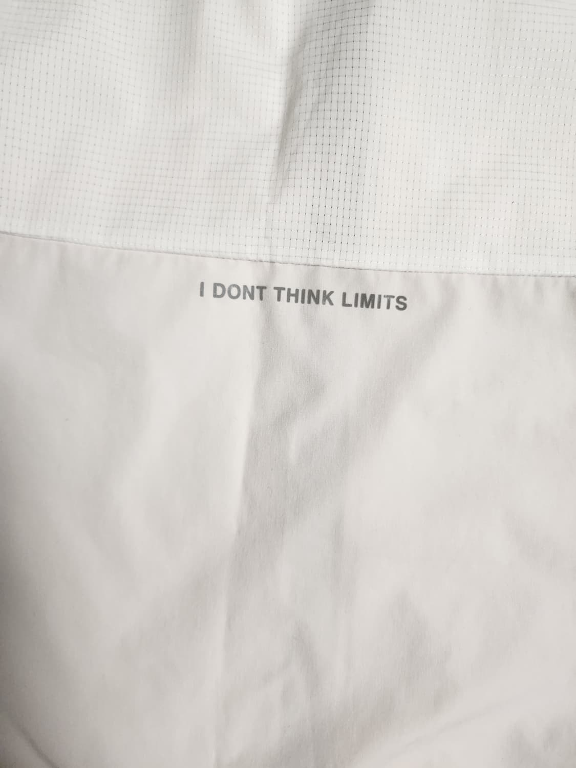 푸마 화이트 후드 집업 바람막이 사이즈xl(새상품급)

오염 하자없이 깨 상품이미지8