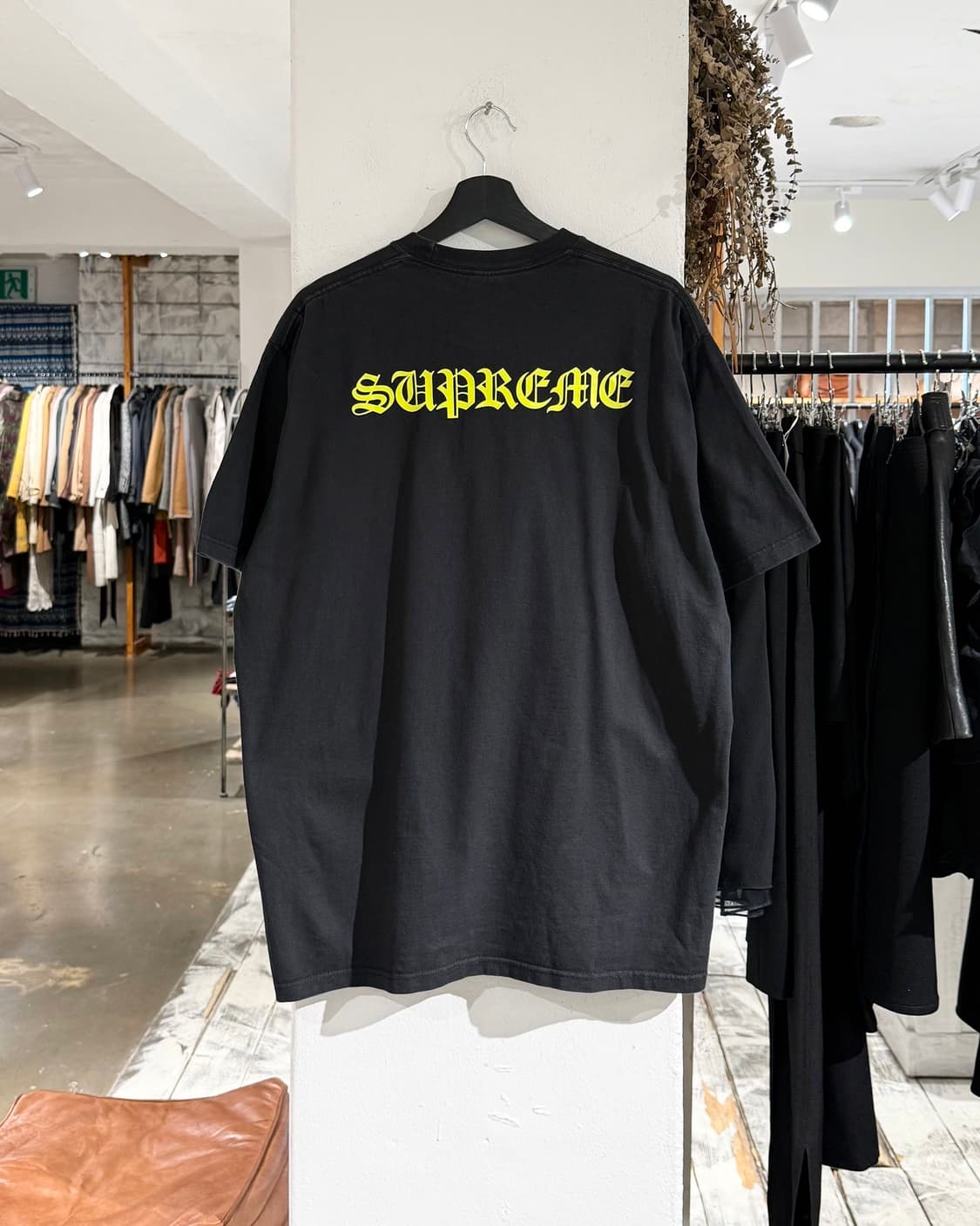 슈프림 23fw 블랙 뮤턴츠 하프티 상품이미지6