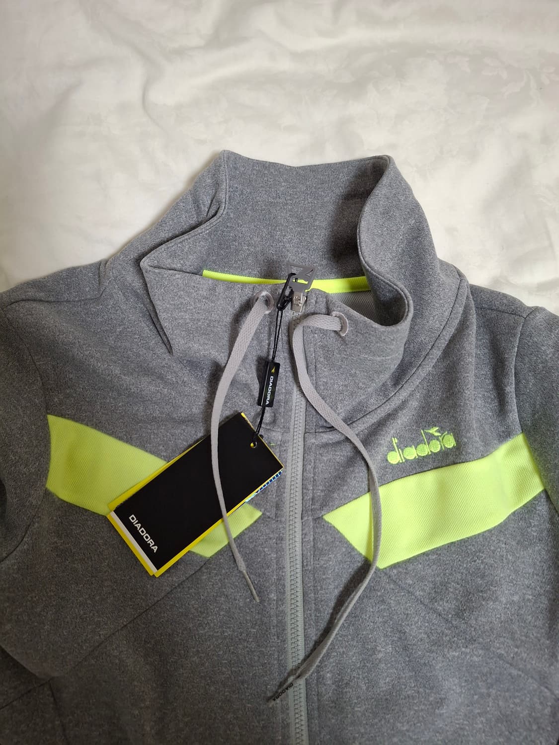 새상품 디아도라 여성 트레이닝복 정품 상의 S  그레이 슬림핏 상품이미지4