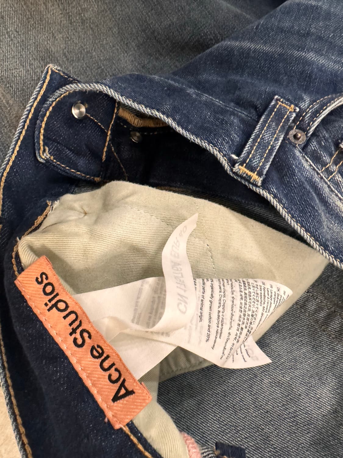 아크네 슈퍼배기진 40사이즈 팝니다 상품이미지2