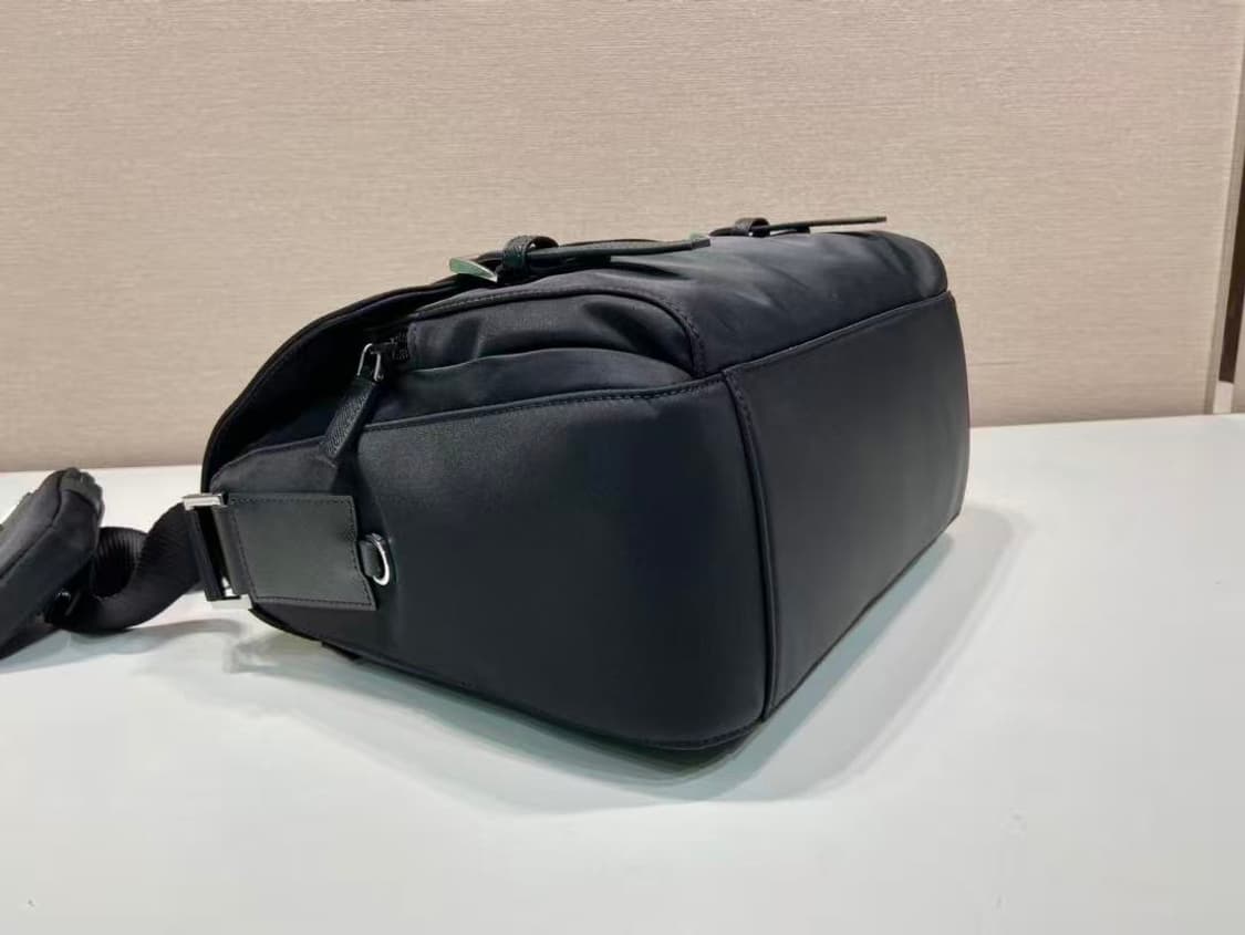 프라다 리나일론 삼각로고 투버클 메신저백 크로스백 블랙 스몰 상품이미지7