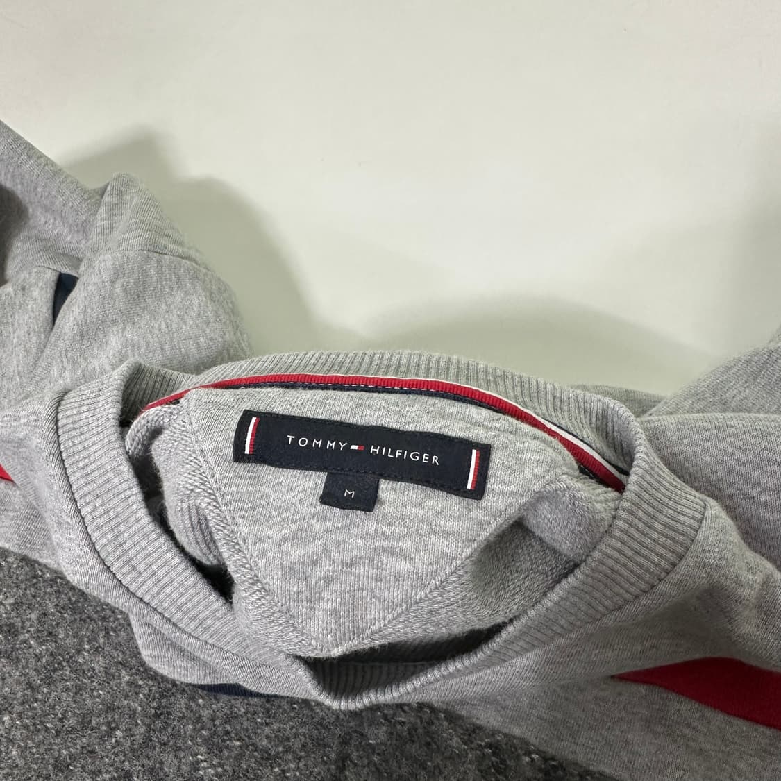 M 타미힐피거 그레이 니트배색 단가라맨투맨 상품이미지4
