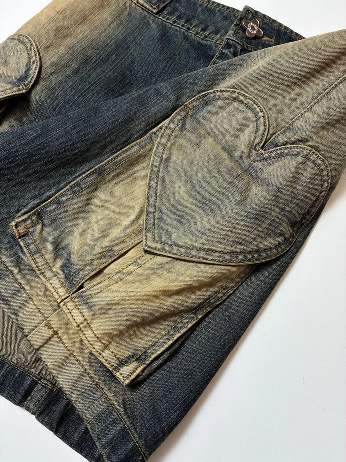 더뮤지엄비지터 하트 포켓 워시드 데님 스커트 PN9585 상품이미지5