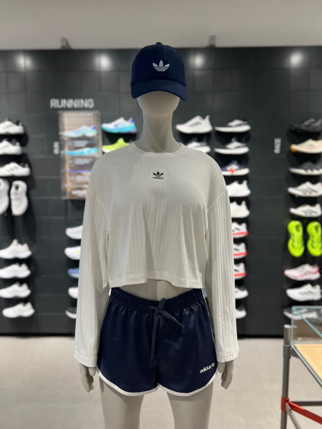 (새상품) 아디다스 긴팔 티셔츠 상품이미지1