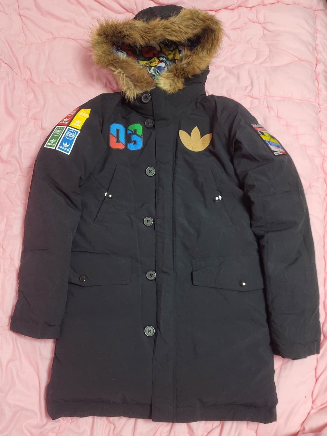 급처상태좋음!아디다스 오리털 남녀공용 뱃지다운 패딩자켓점퍼 럭키슈에뜨st 상품이미지4