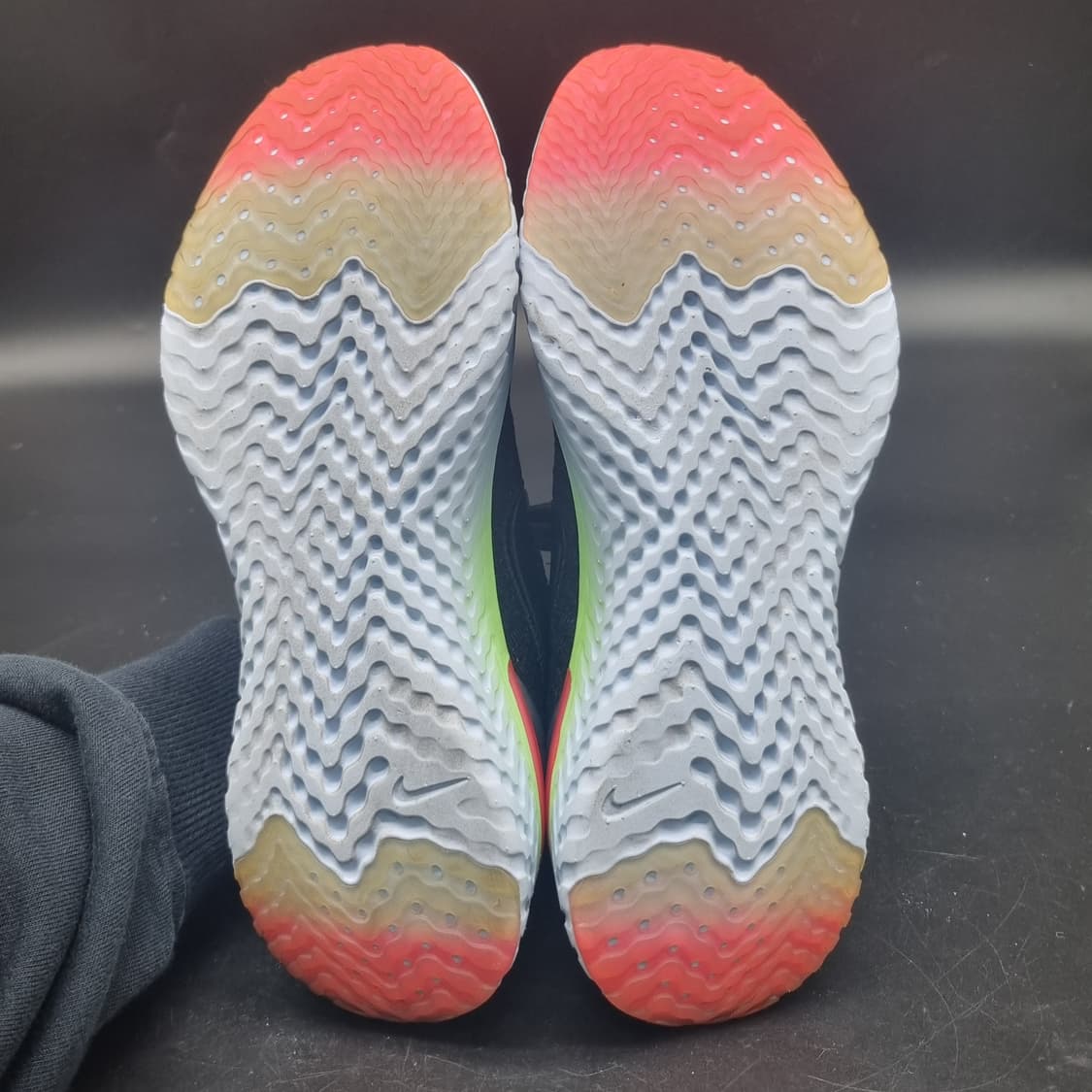 나이키 리액트 플라이니트2 여성운동화235  상품이미지3