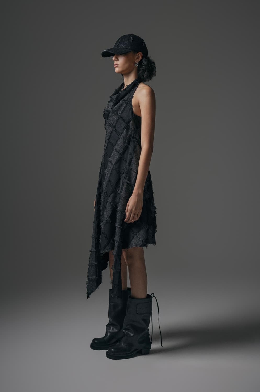 트리밍버드 프린지 홀터넥 드레이프 원피스 (챠콜) 상품이미지3