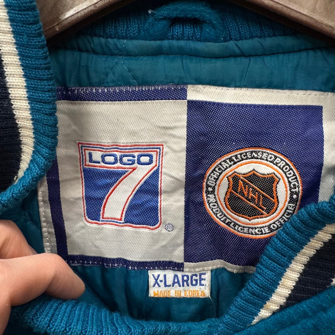90s NHL 산호세 샤크스 팀 바시티 자켓 후면 빅로고 포인트 블루 상품이미지5
