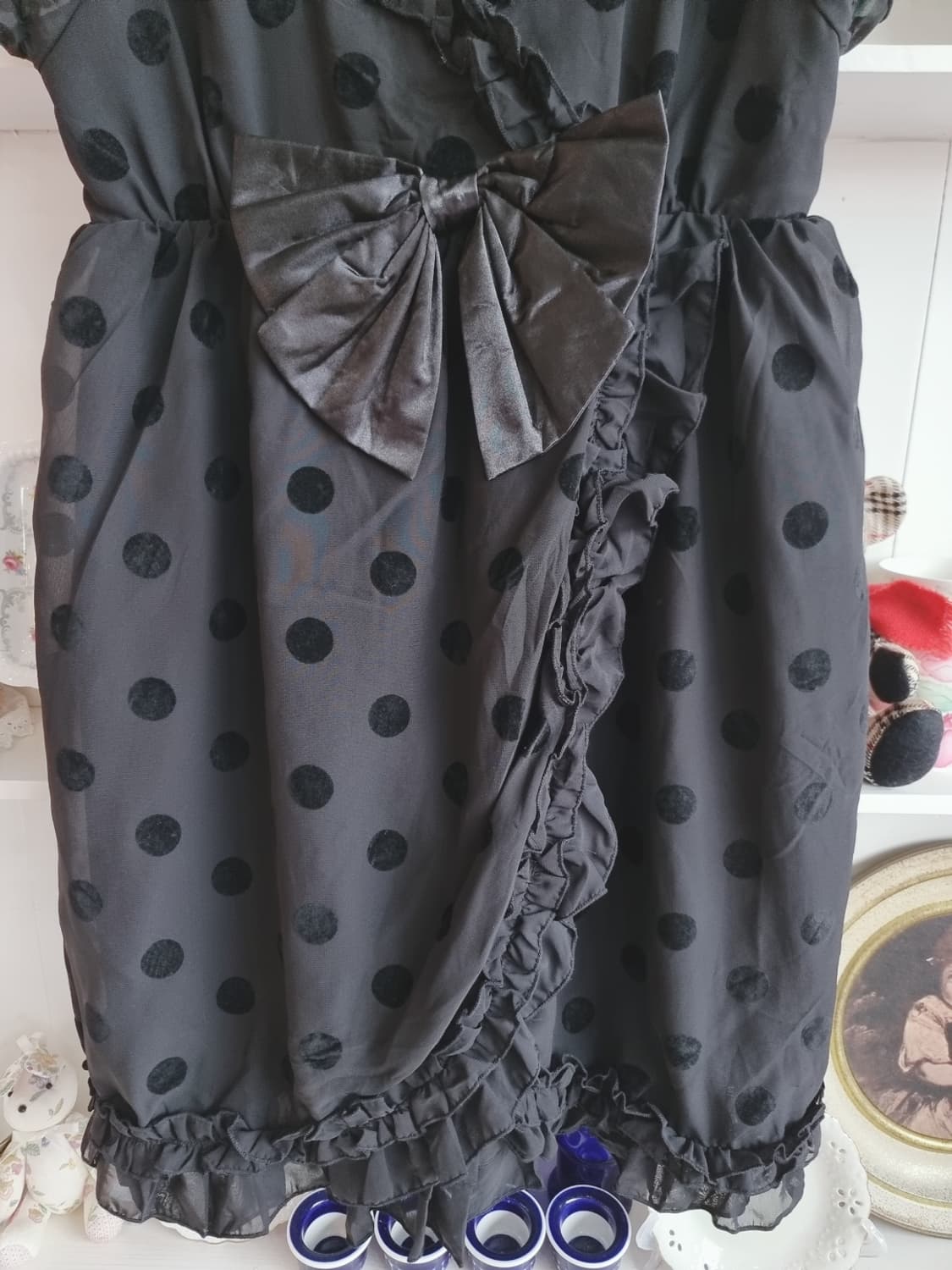 Tralala (트랄라) 블랙 플로킹 도트 리본 원피스 상품이미지3