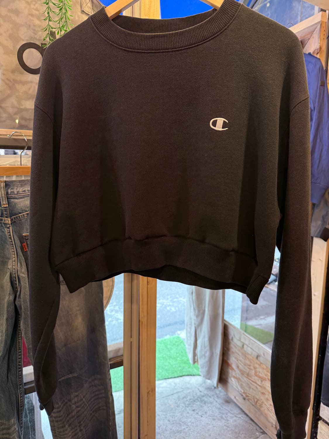 챔피온 블랙 크롭 맨투맨 상품이미지1