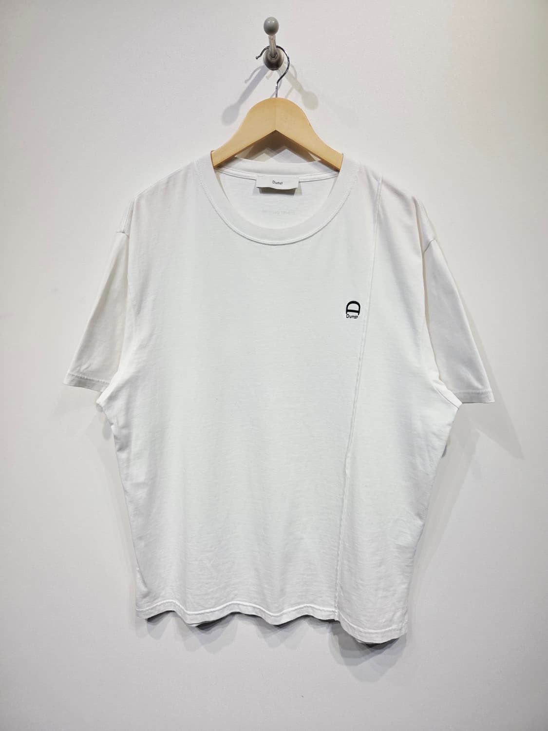 던스트(Dunst) 유니섹스 로고 크리스 반팔 티셔츠 화이트 상품이미지2