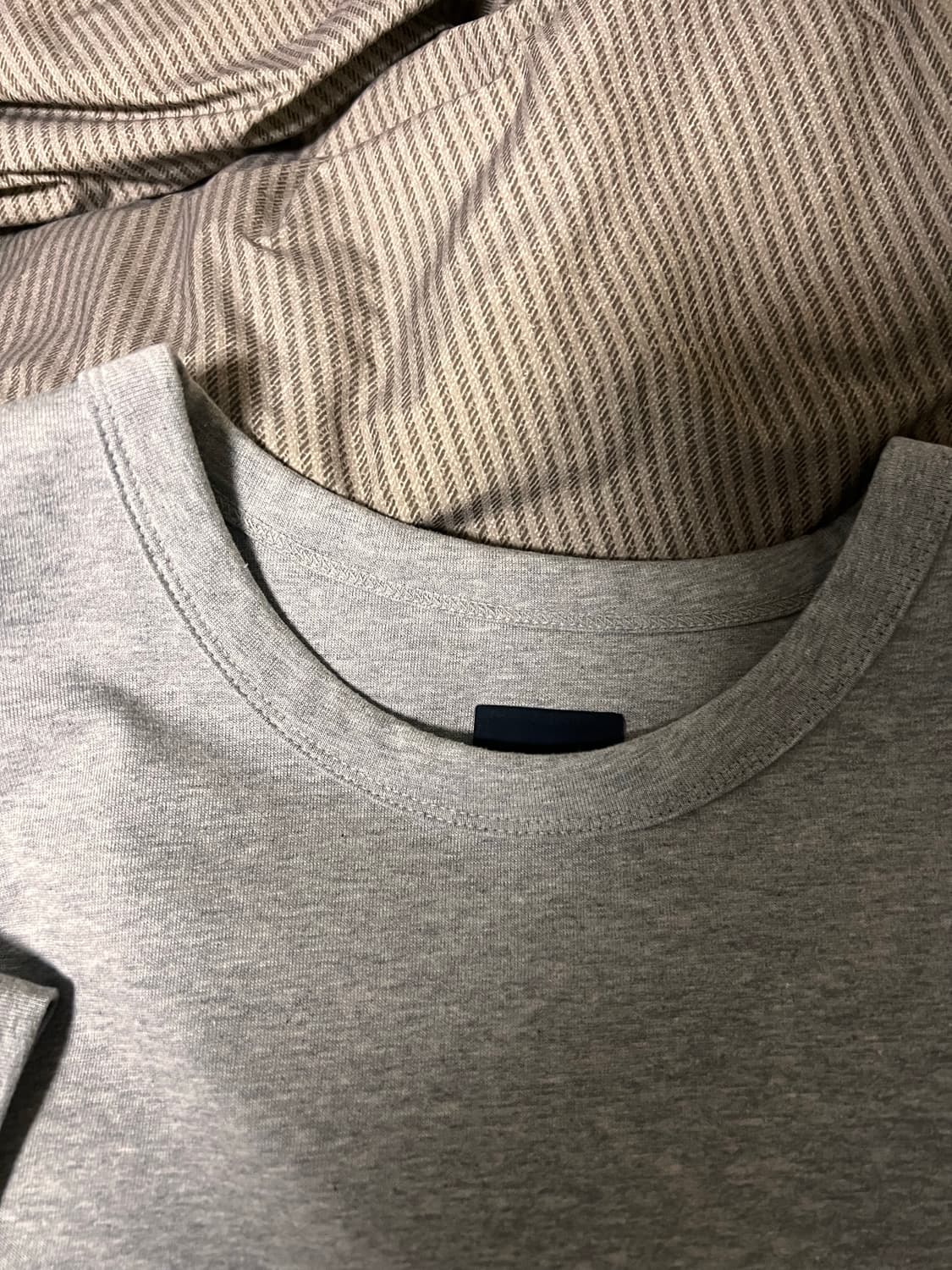 준지 자수 반팔 티셔츠 그레이 극미중고 상품이미지4
