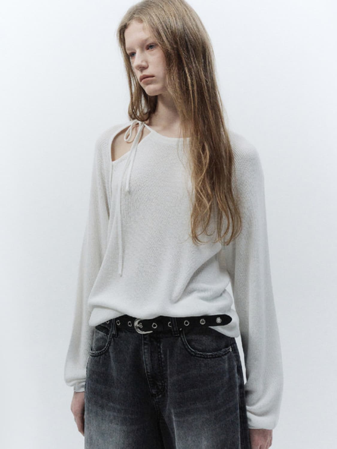 인사일런스우먼 언밸런스 컷아웃 니트 white / s 상품이미지1