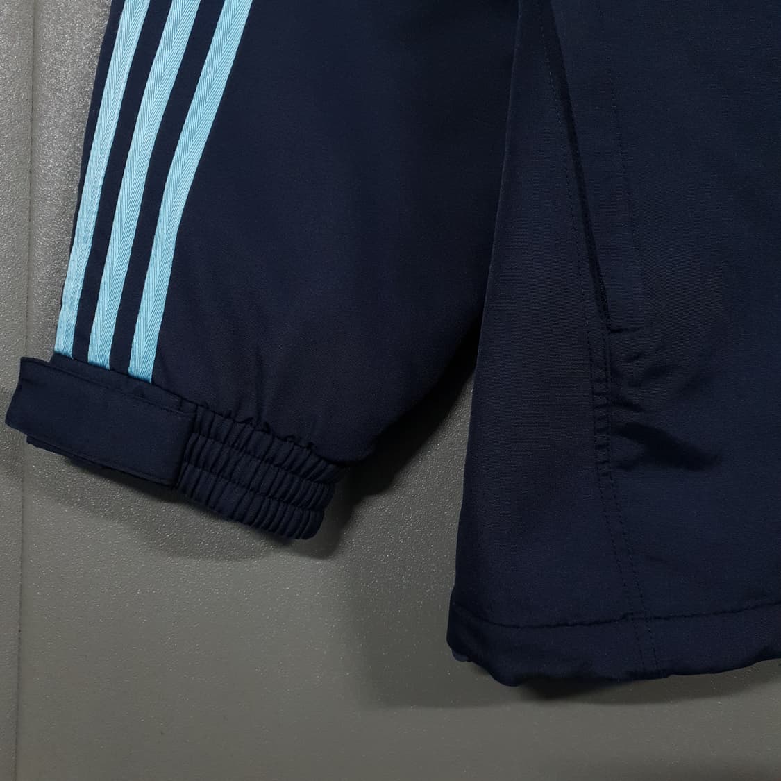 XL) 아디다스 올드스쿨 하늘색 누빔 삼선 네이비 패딩 수트 자켓 상품이미지3