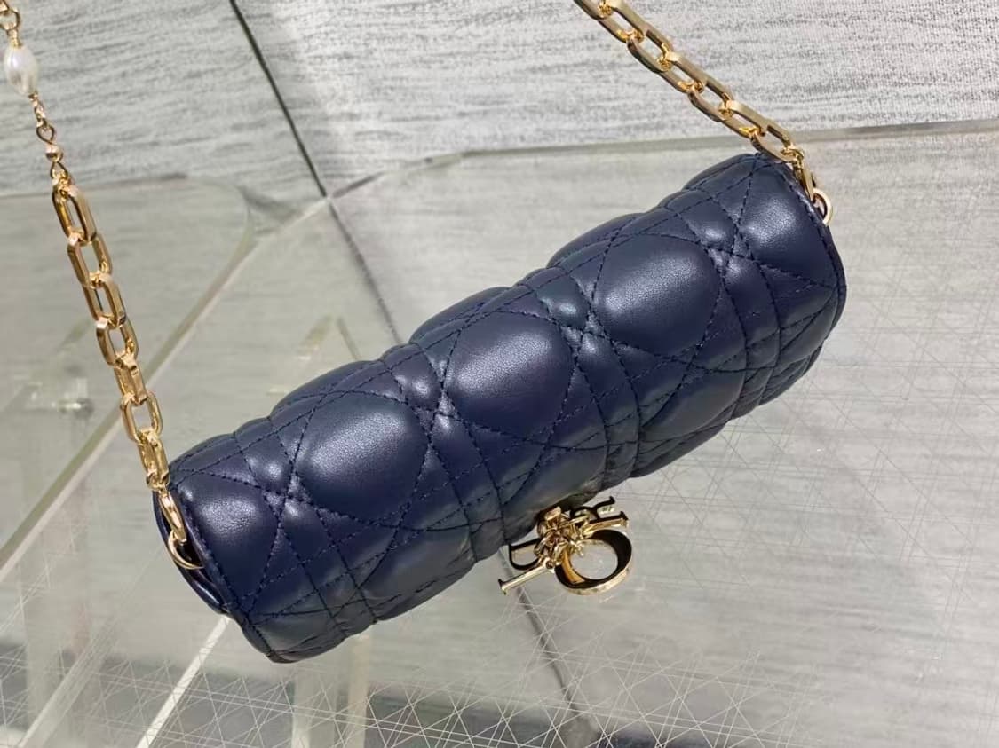 디올 크로스 백시그니처 넝쿨 체크로 클래식한 레터링 참장식
 상품이미지4