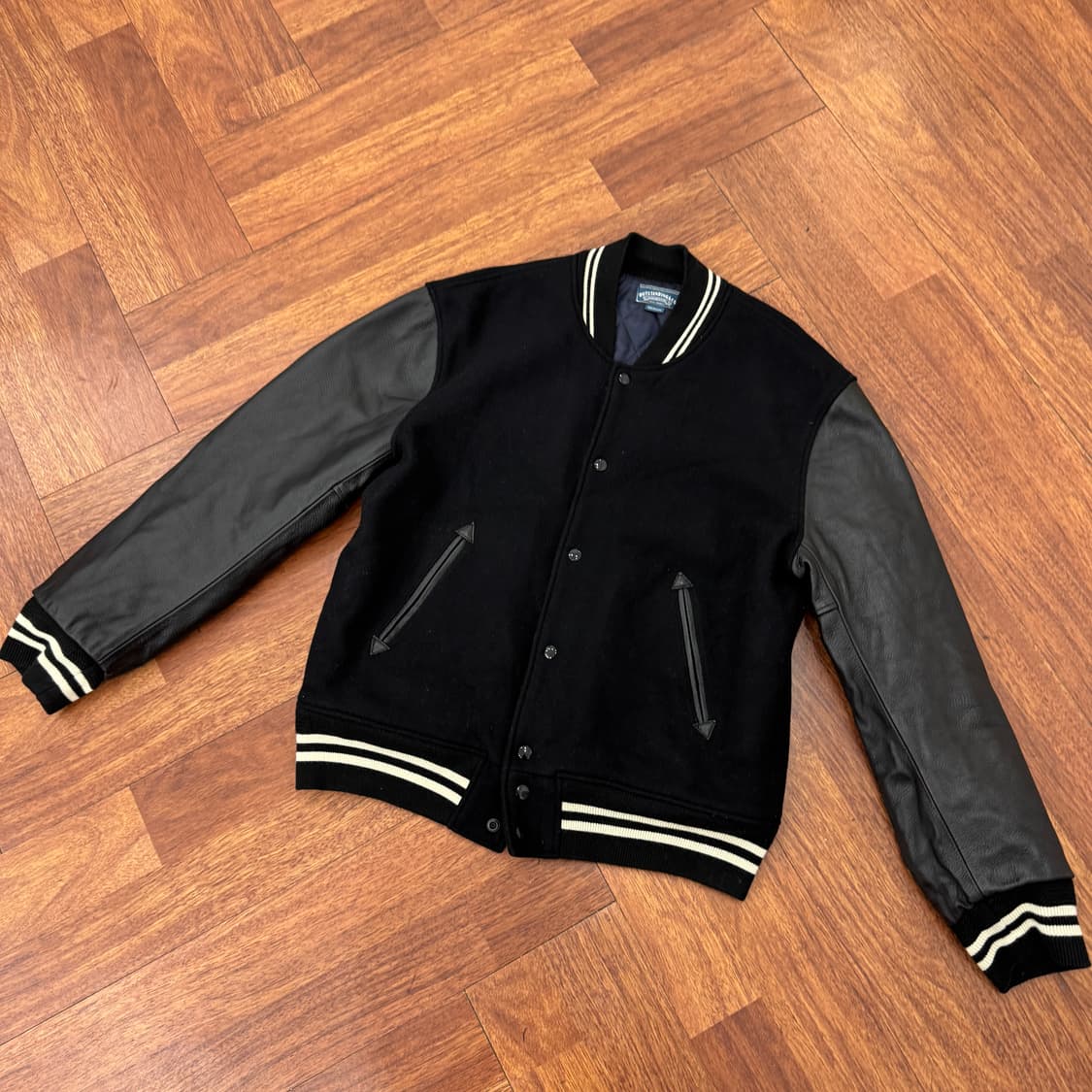 M(105) 아웃스탠딩 블랙 소가죽 바시티 자켓  상품이미지2