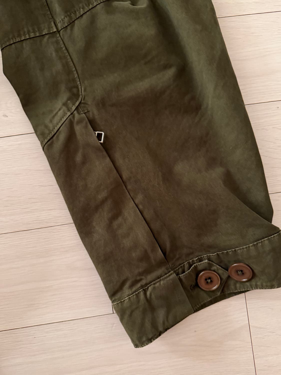 누마레 이이 EE 가먼트 다잉 커브드 피쉬테일 코트 카키 상품이미지4