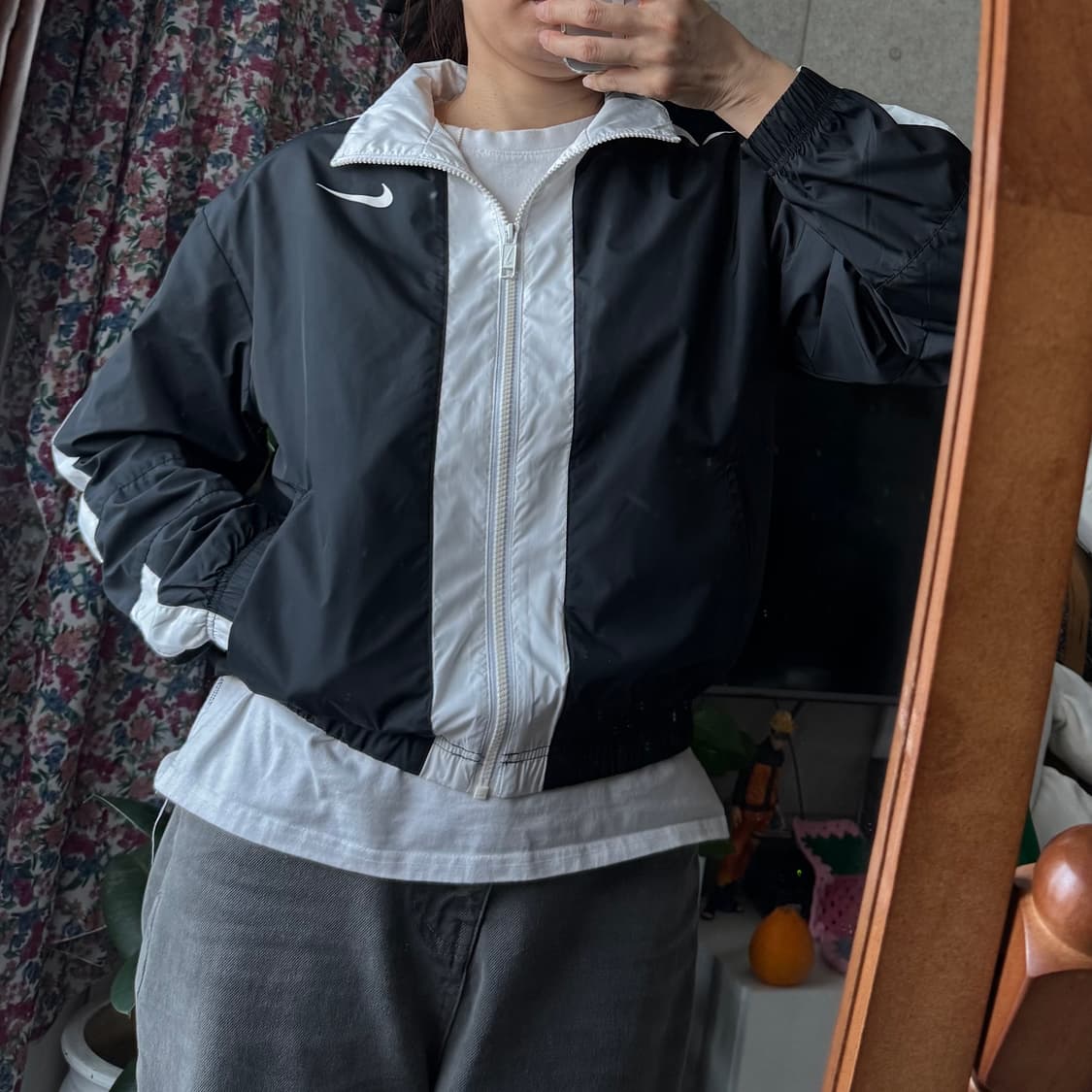 나이키 우먼 백로고 블랙&화이트 바람막이 우븐자켓 상품이미지4