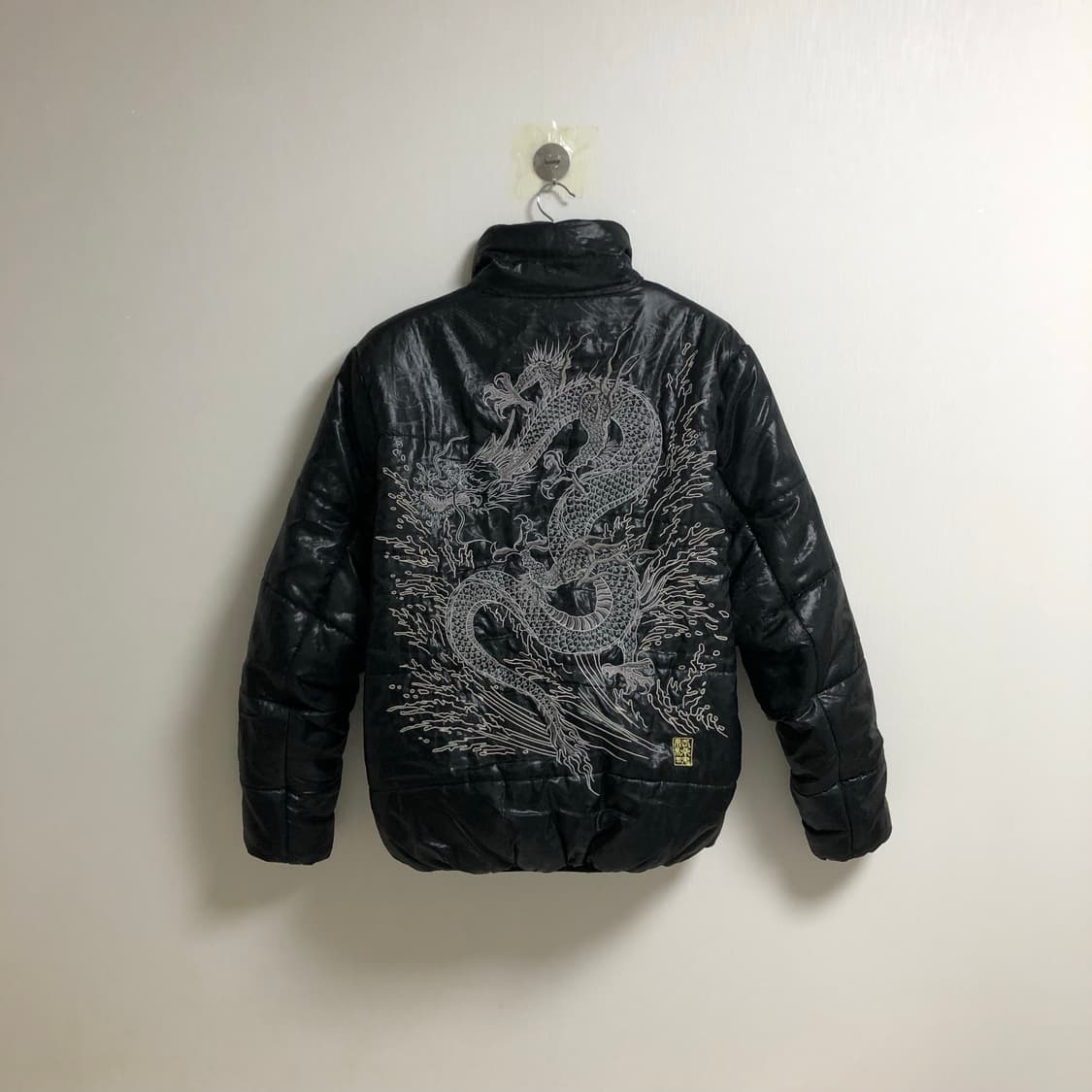 카라쿠리타마시이 오리엔탈 드래곤자수 패딩 상품이미지1