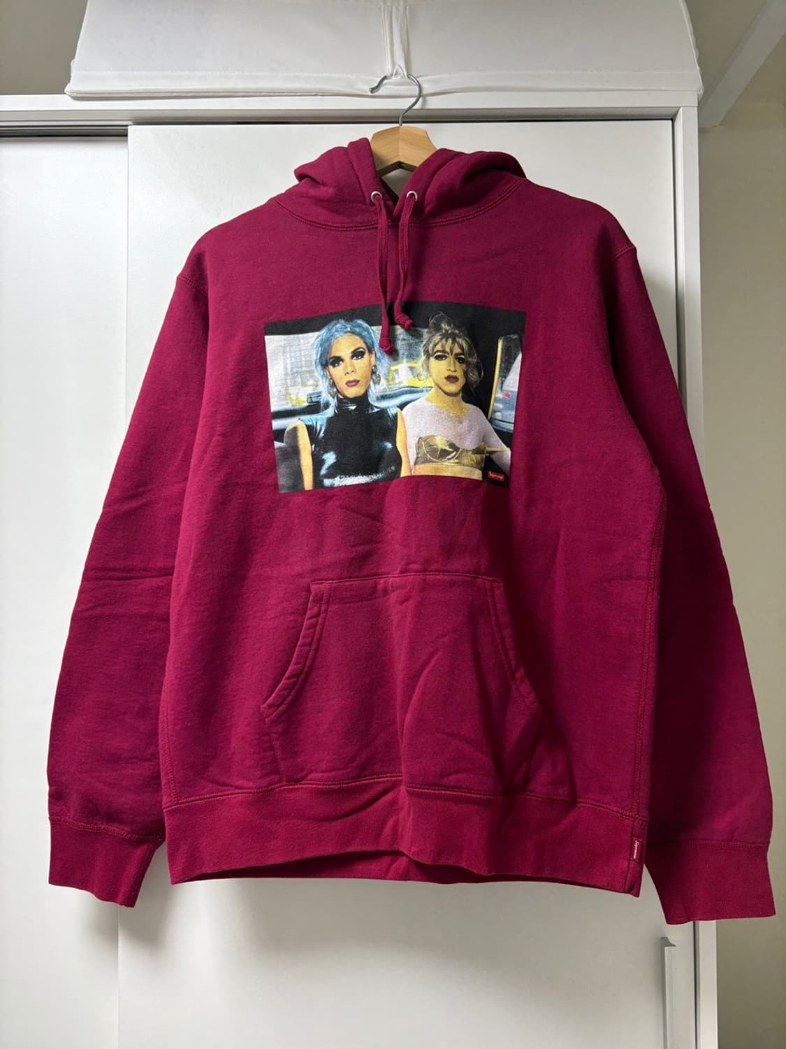 슈프림 x 낸골딘 미스티 앤드 지미 파울렛 버건디 후드 상품이미지1