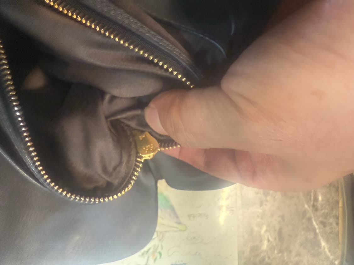 정품 미우미우 스터드 레더 플랩 체인 숄더백 팝니다 상품이미지8