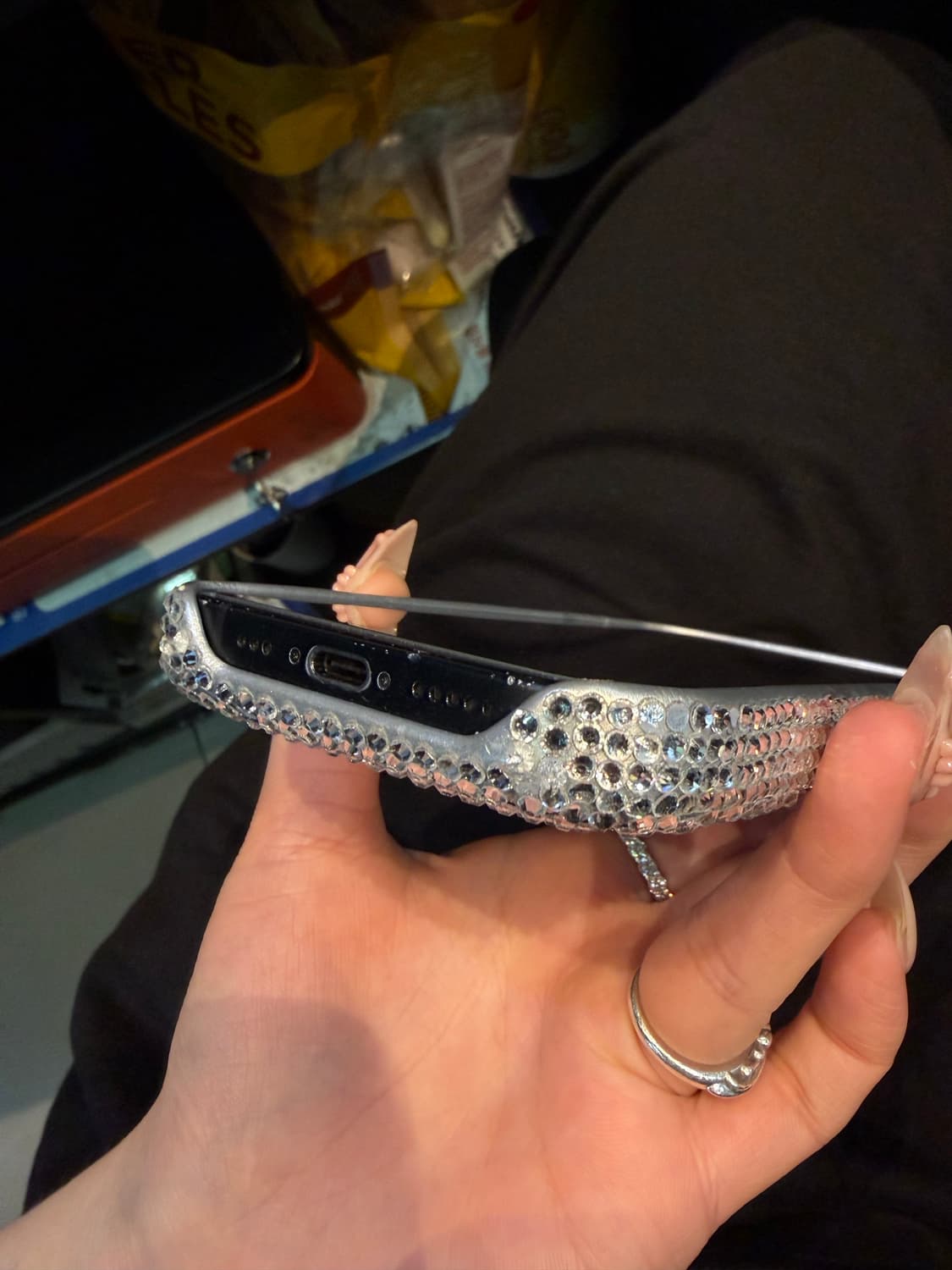 어반소피스티케이션 푸퍼 케이스 실버 아이폰 15 상품이미지6