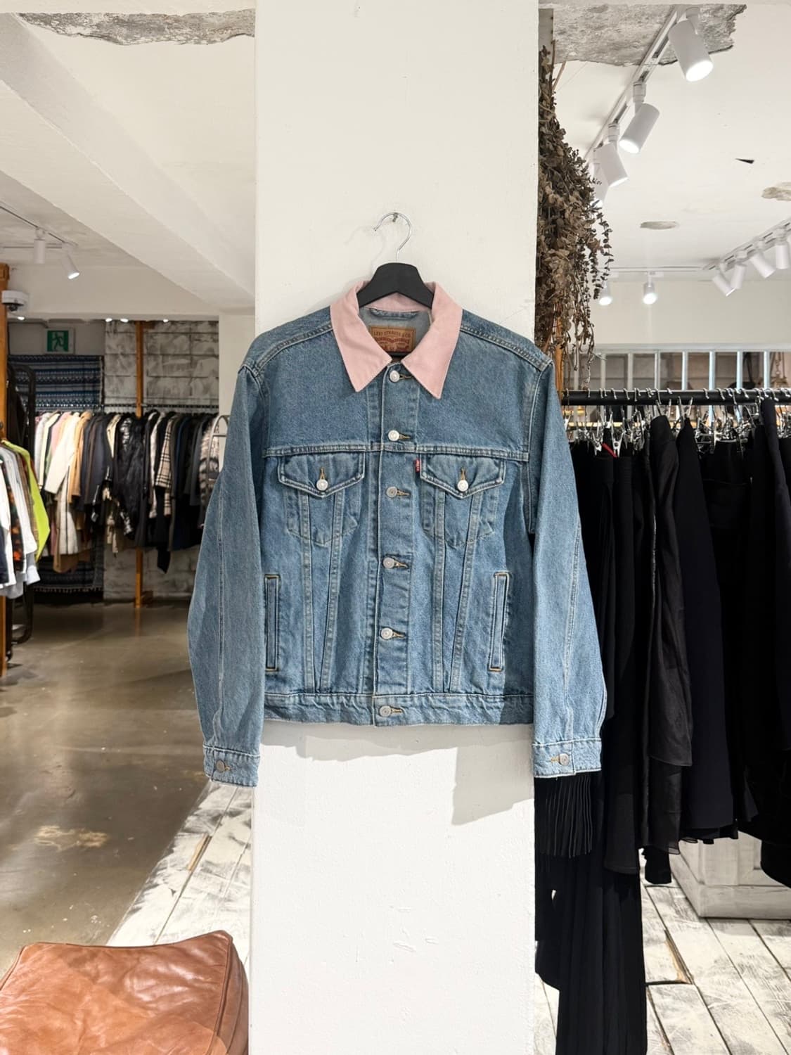 리바이스 데님 핑크 카라 트러커 자켓 상품이미지1