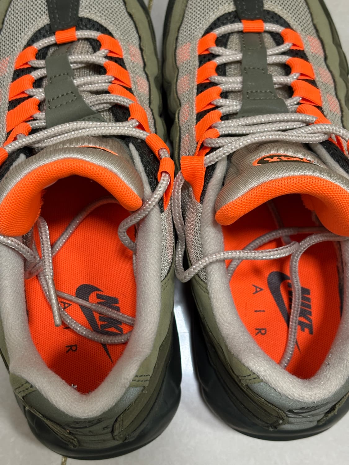 에어맥스 95 뉴트럴 올리브 토탈 오렌지 상품이미지7