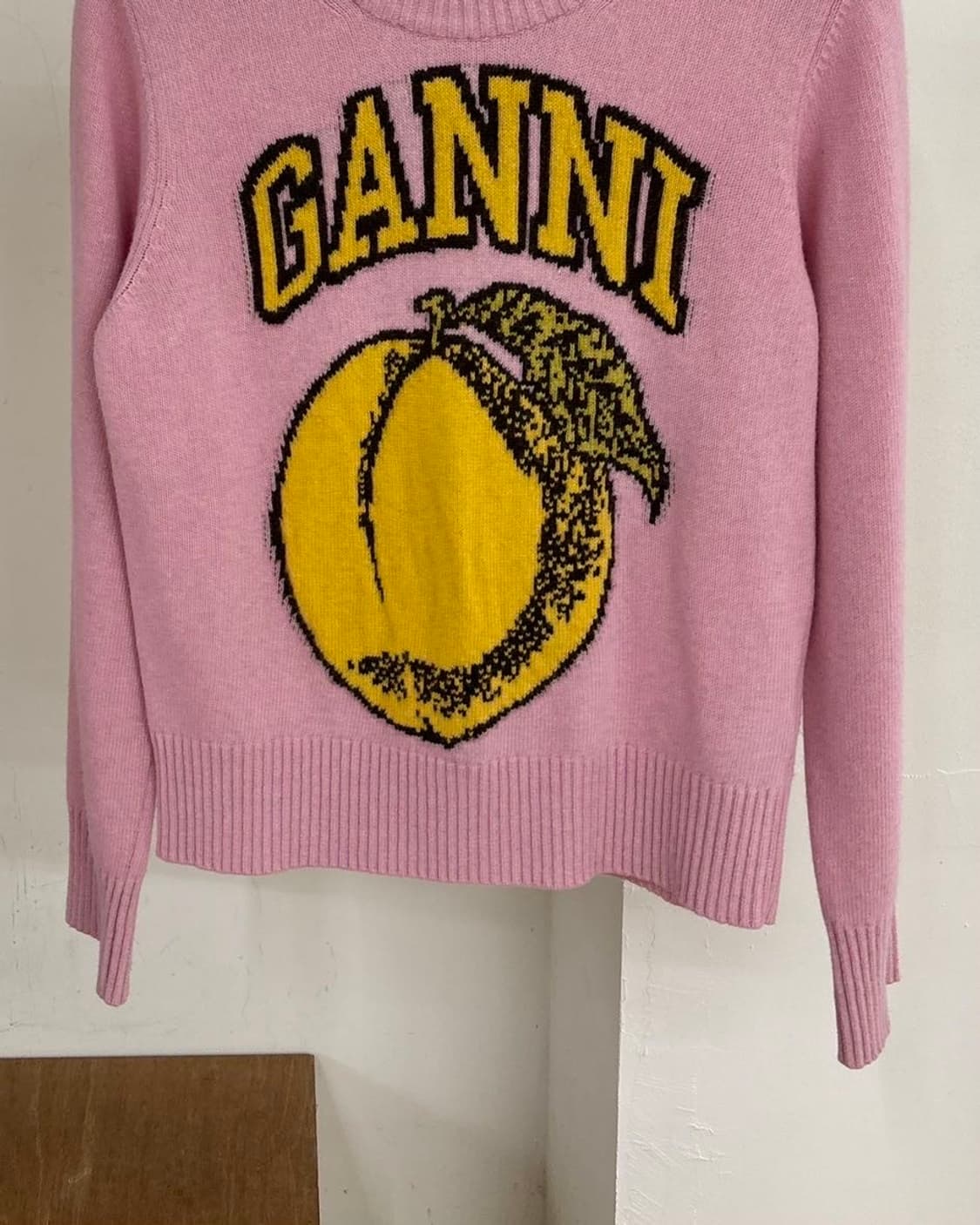 가니 그래픽 프린트 오넥 풀오버 코랄 블러쉬 니트 상품이미지5