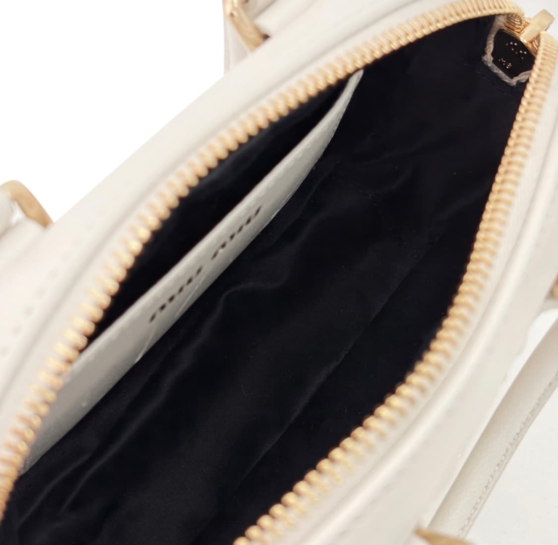 [MINI] 미우미우 여성 나파 마테라쎄 레더 탑핸들 미니 토트백 화이트 상품이미지9