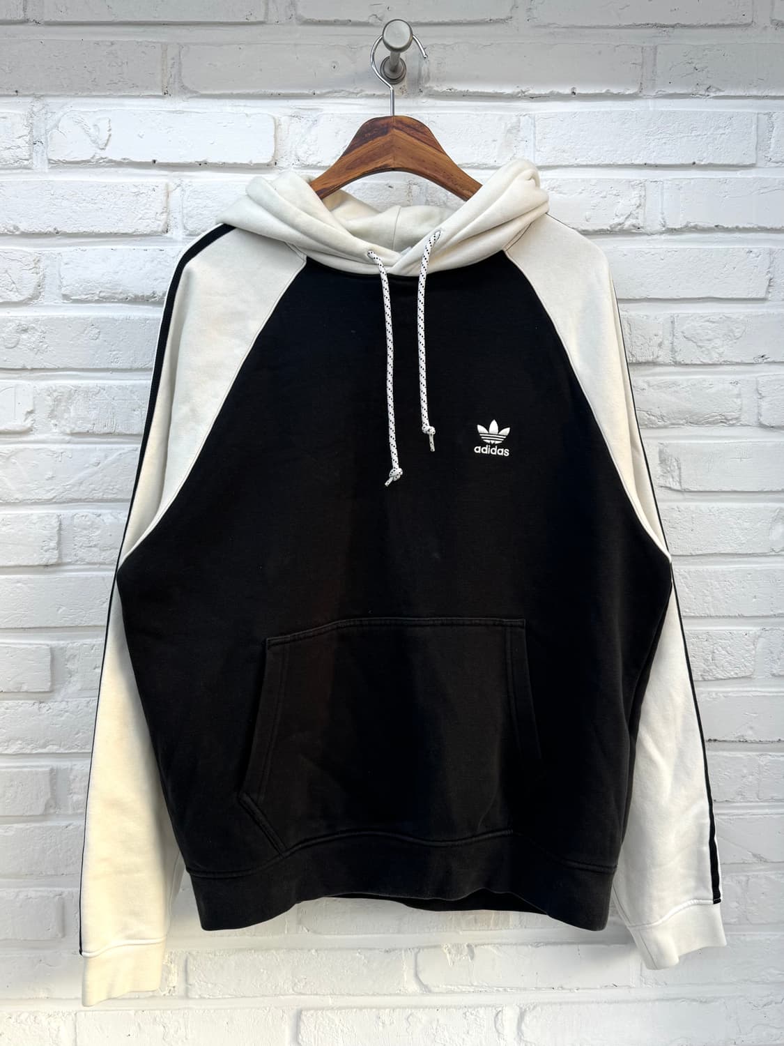 아디다스 블랙화이트 삼선 후드 상품이미지3