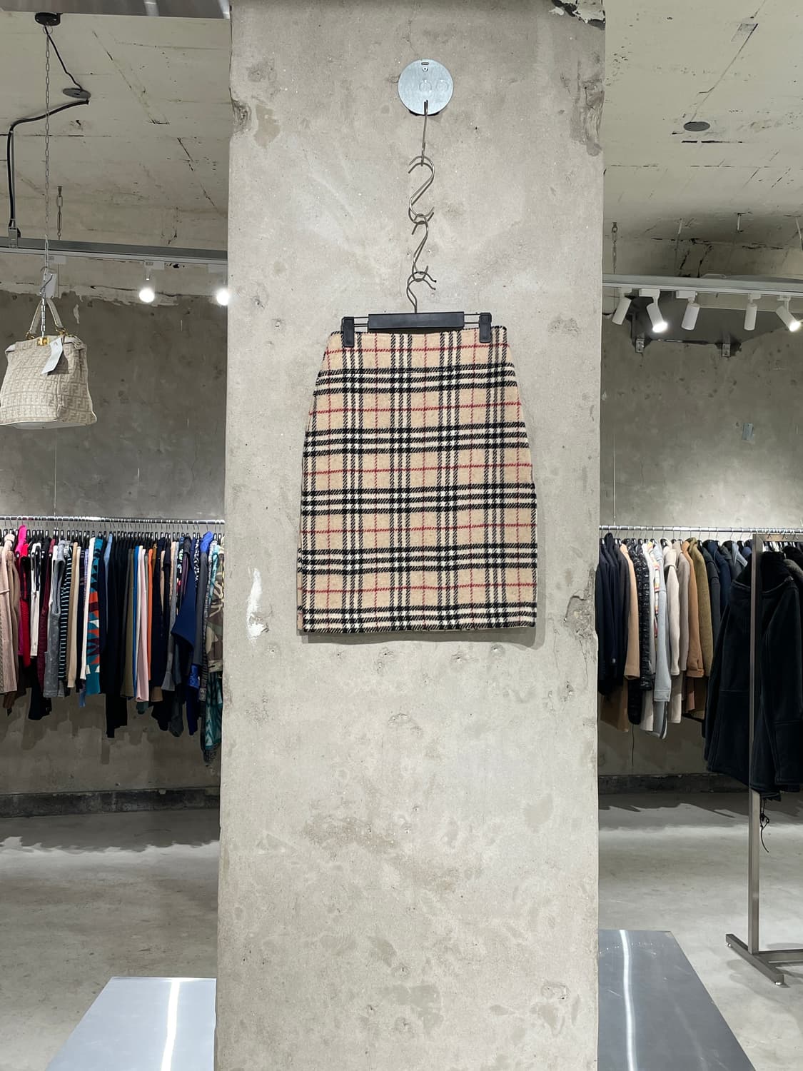 버버리 라이트 베이지 노바체크 프론트 포켓 울 미디스커트 상품이미지6