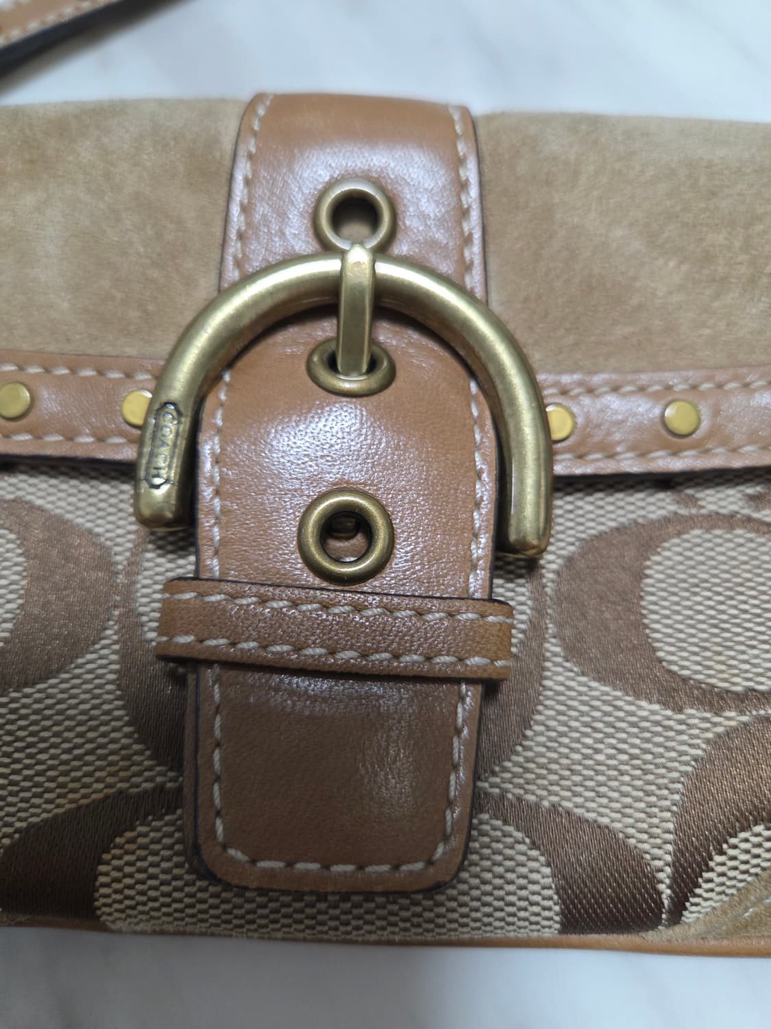 코치 소호 스웨이드 시그니쳐 미니백 상품이미지2