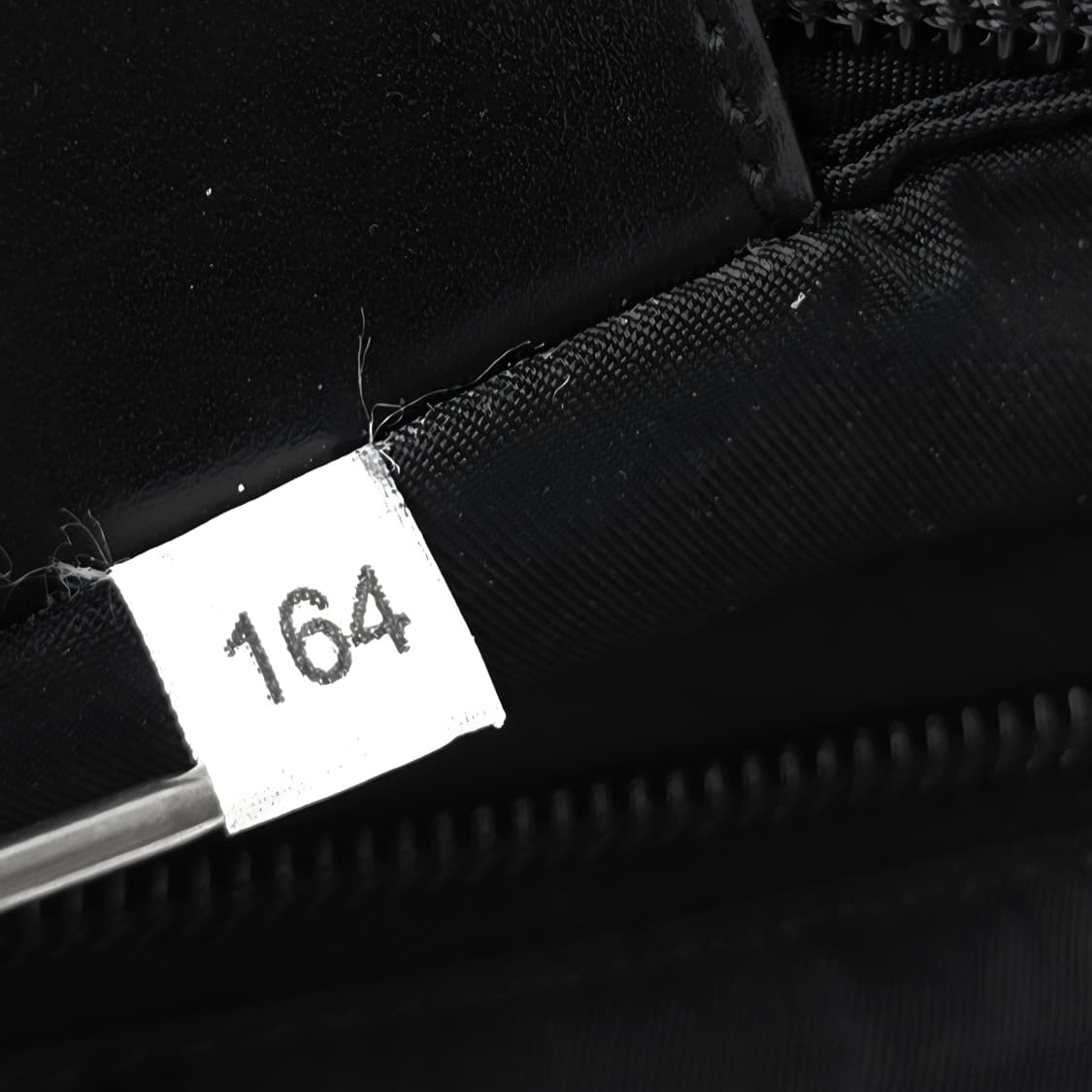 [정품 PRADA] 프라다 폴딩 투지퍼 나일론 크로스백 남녀공용 상품이미지8