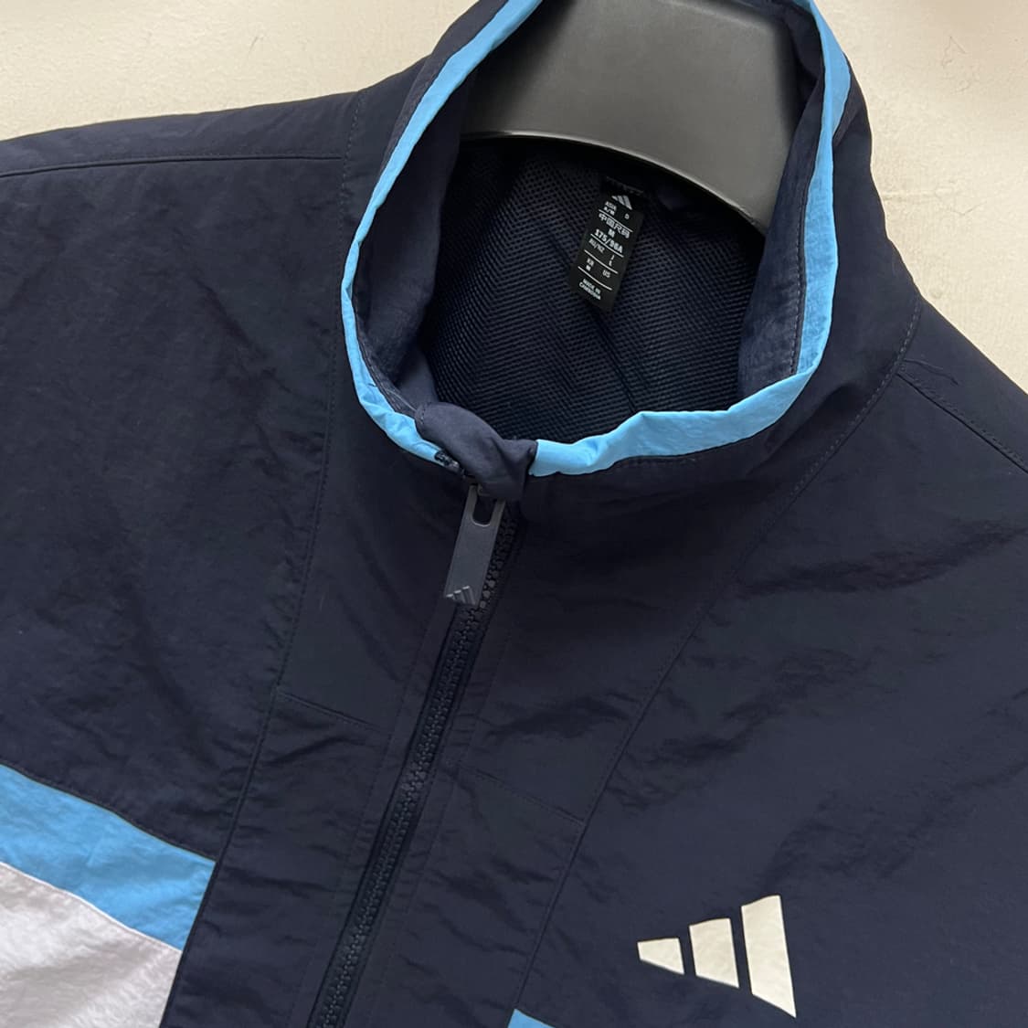 아디다스 루즈핏 워딩 팩 메쉬 라인 우븐 바람막이 M~L 상품이미지4