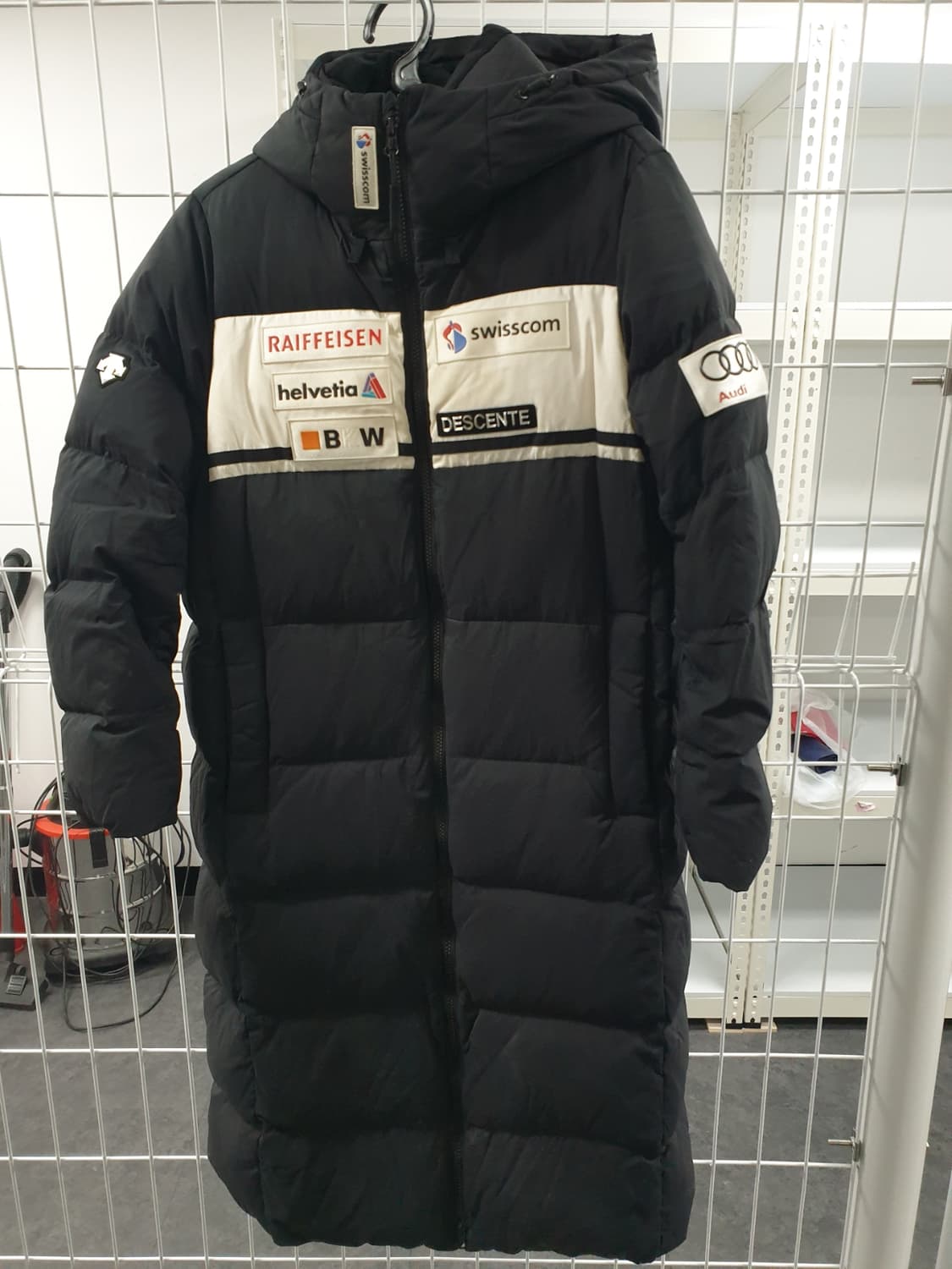 데상트 정품 스위스아우디 스키패딩 오리털 롱패딩 사이즈 90 판매합니다 상품이미지1