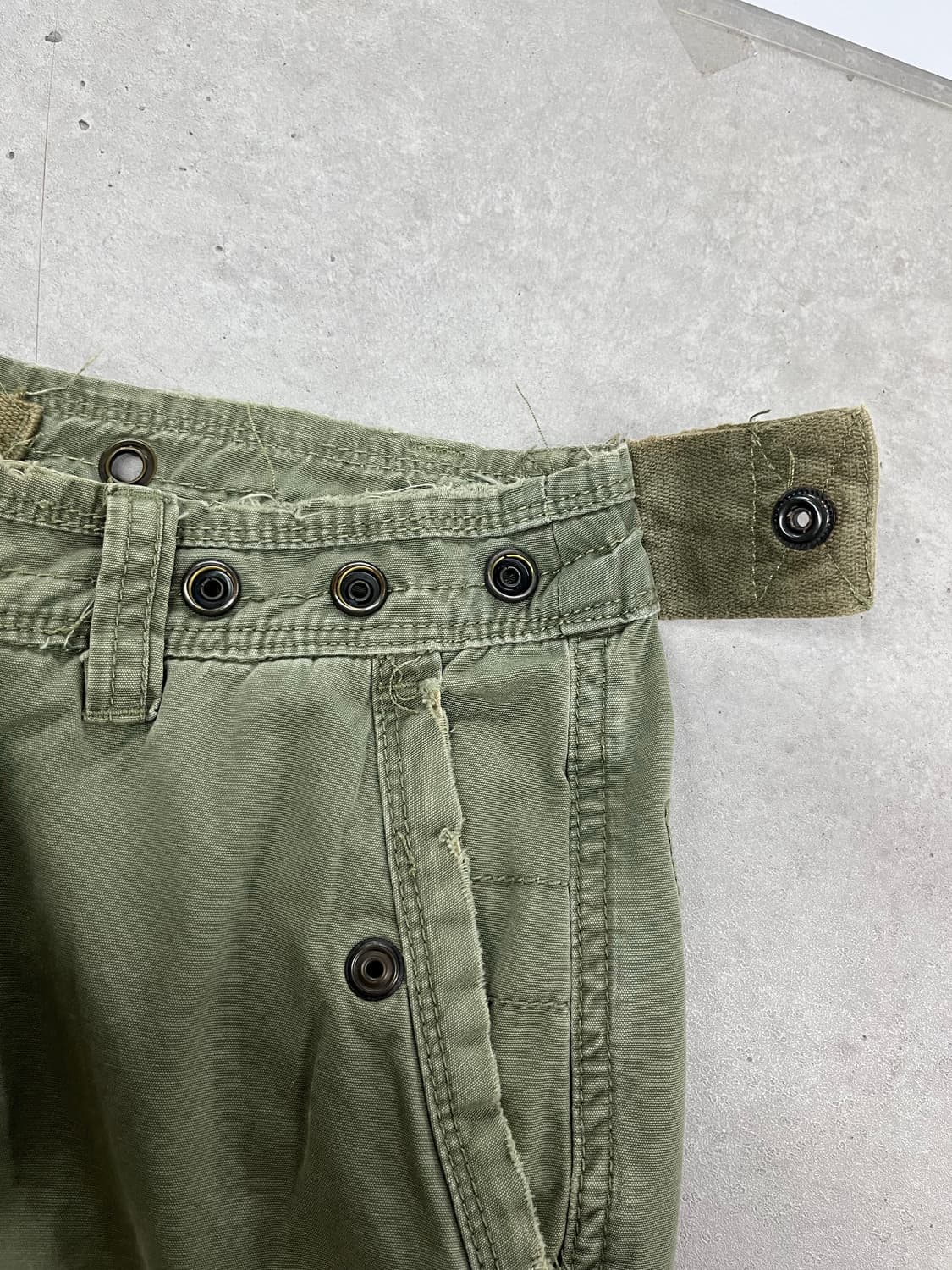 스투시 코치자켓 데우스 맨투맨 카키 카고팬츠 코디 상품이미지10