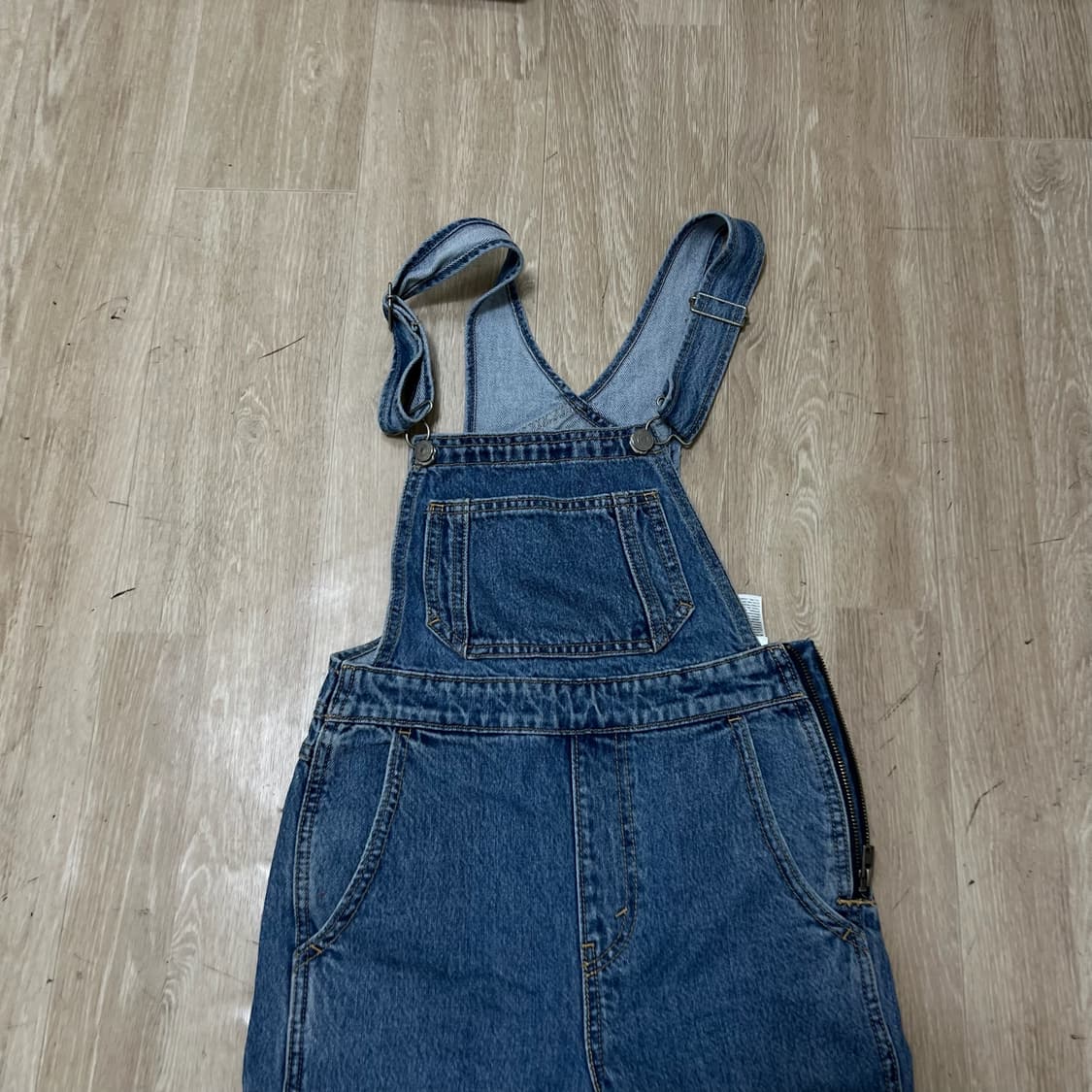 리바이스 여성 프리미엄 데님 오버롤 멜빵바지 W24 상품이미지2