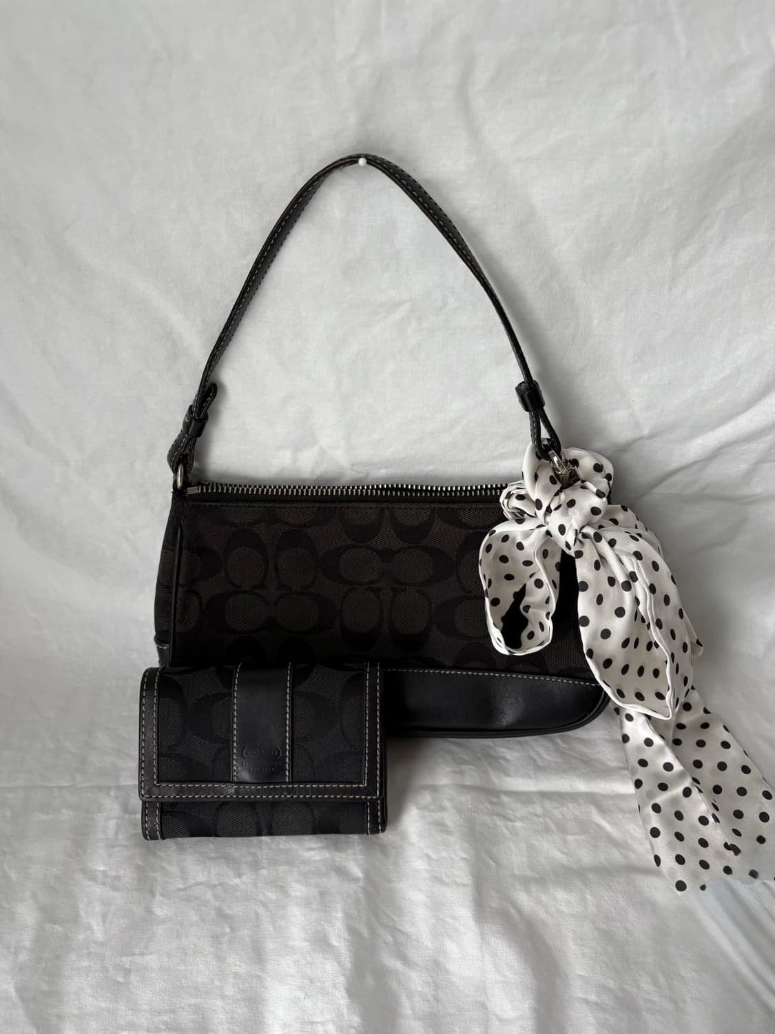 Coach black mini hand bag 상품이미지3