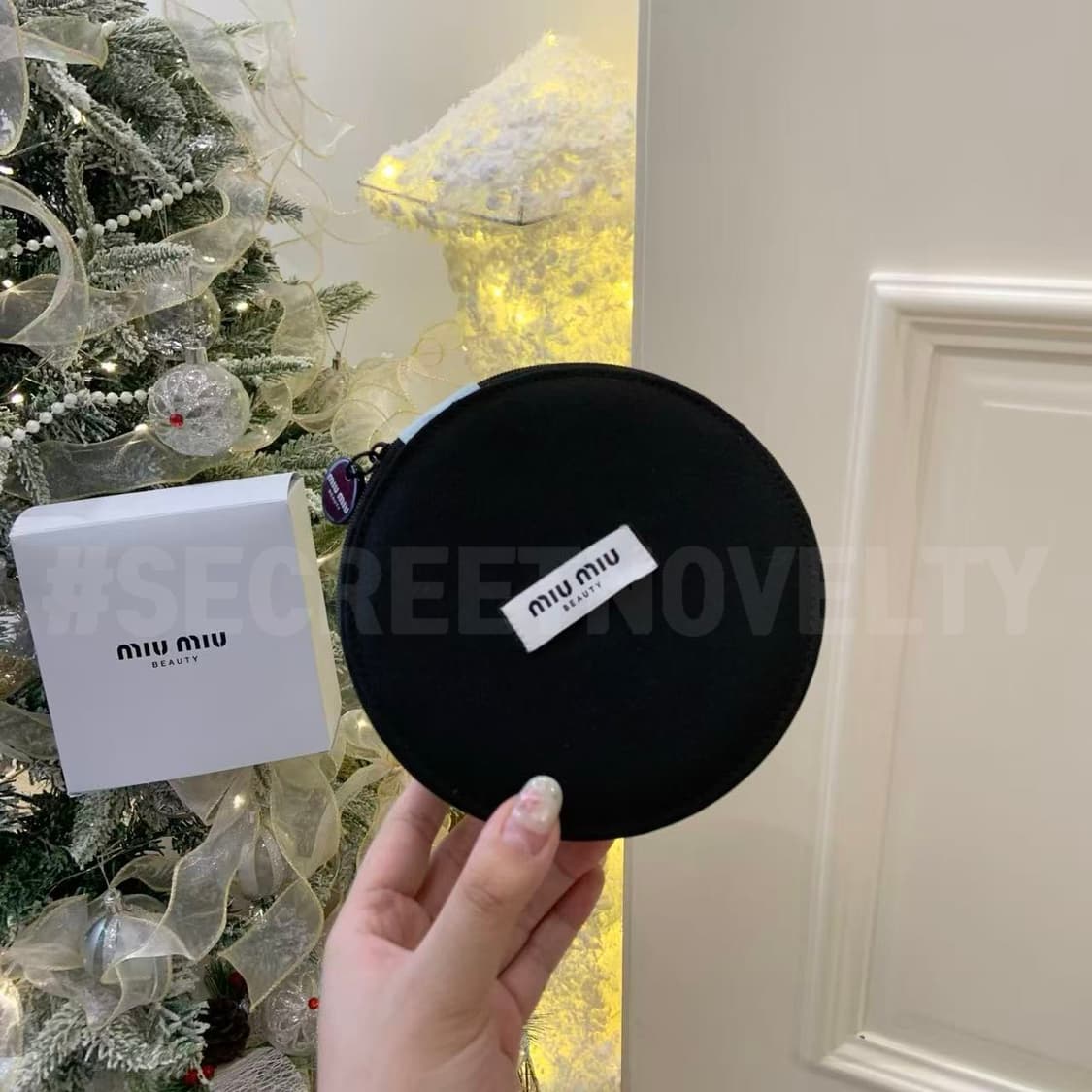 미우미우뷰티 신상 블루 원형 파우치 VIP 상품이미지8