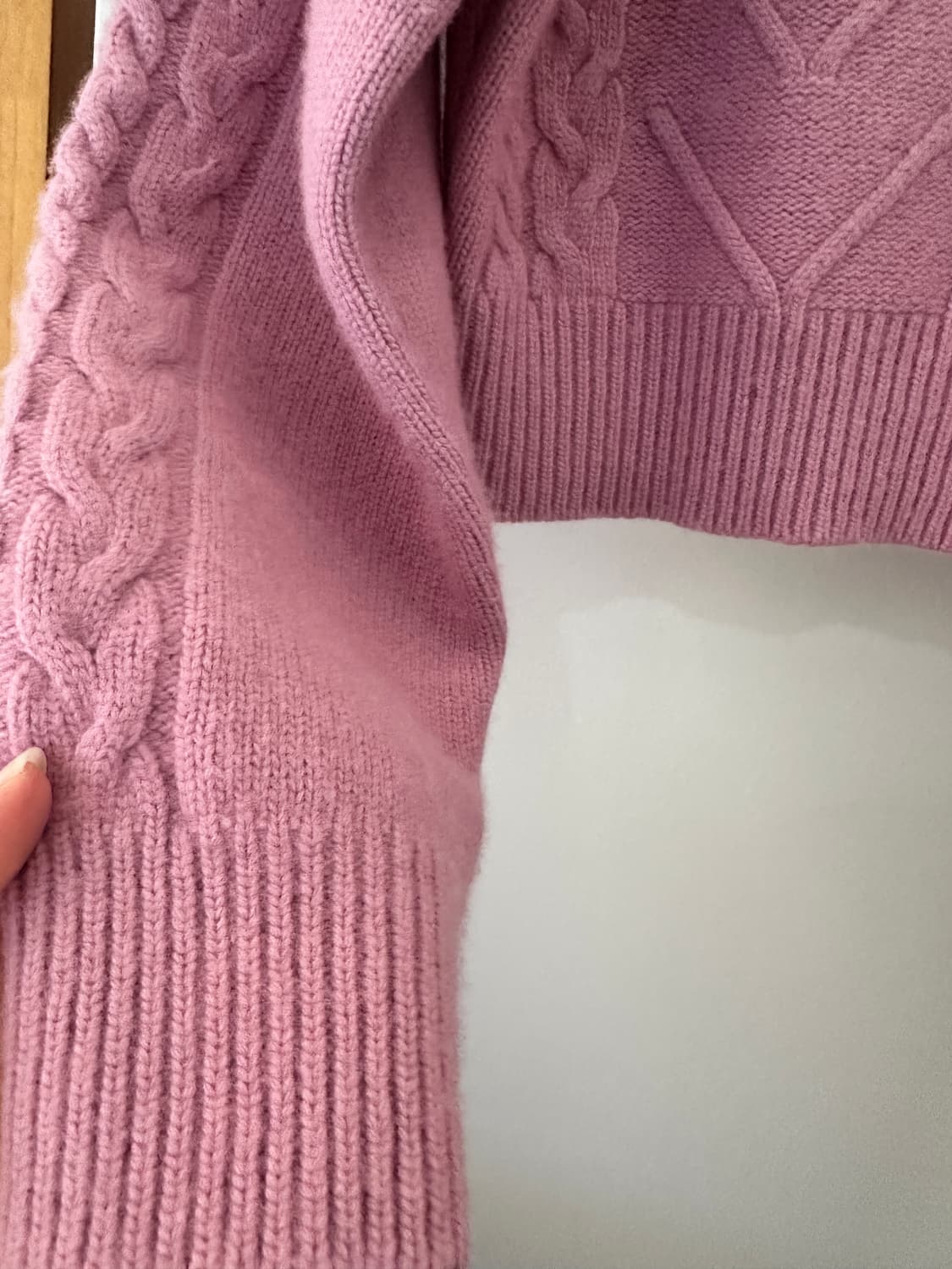 마르디 메크르디 핑크 꽈배기 캐시미어 반집업(프리사이즈) 상품이미지3